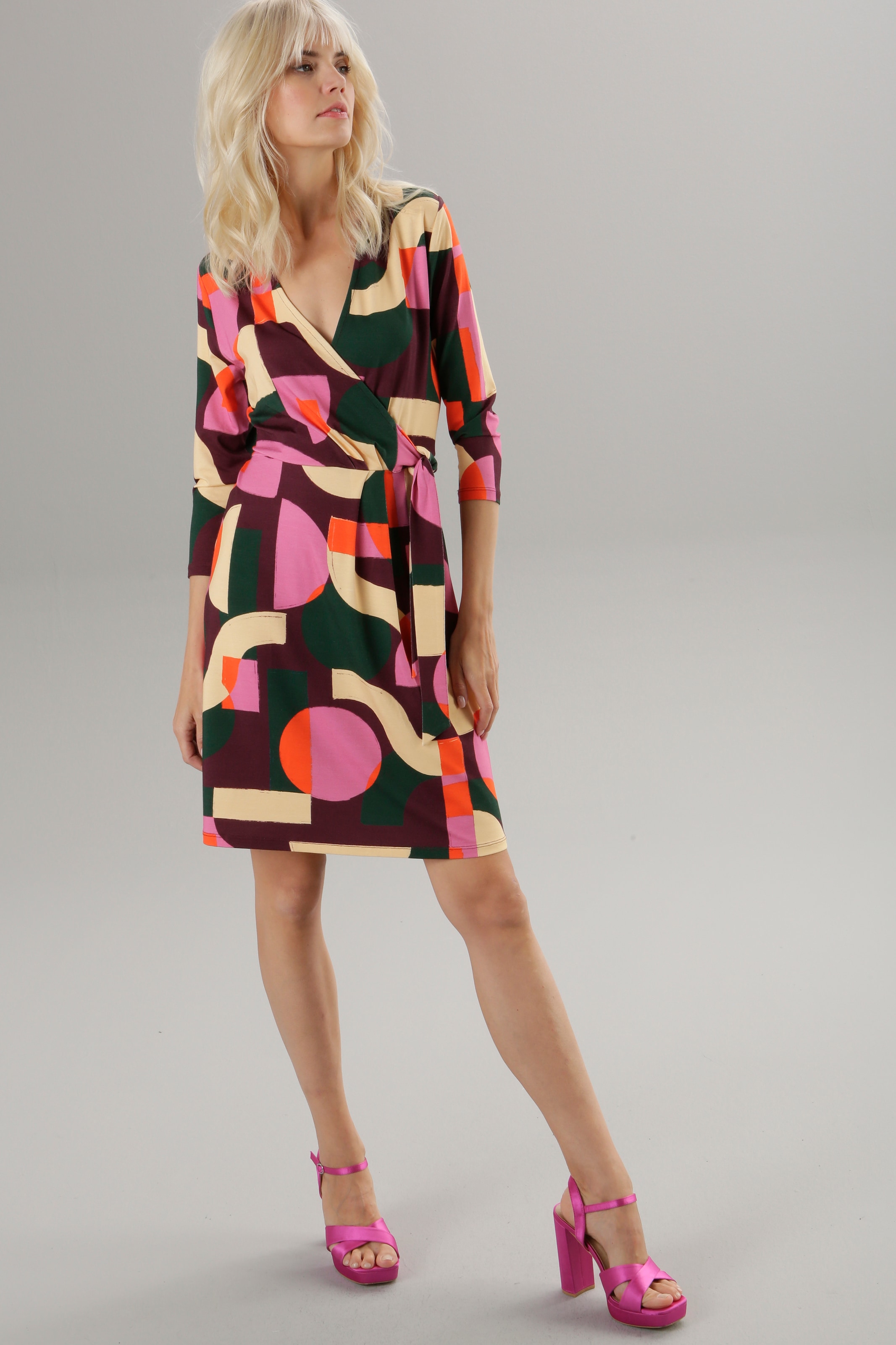 Ausschnitt mit bestellen in und - SELECTED Jerseykleid, für Wickeloptik Aniston NEUE Bindedetail KOLLEKTION BAUR |