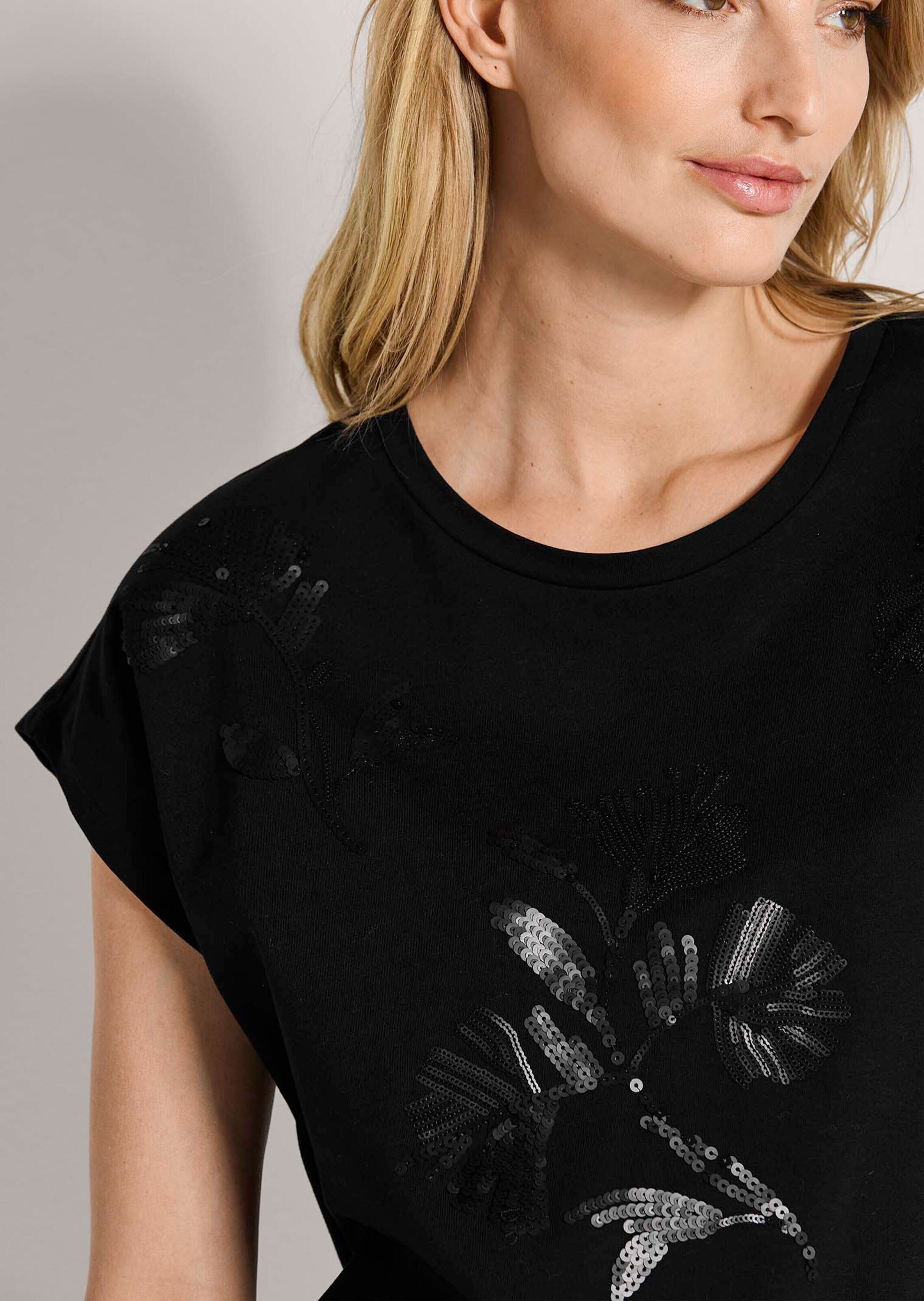 MADELEINE Kurzarmshirt »Shirt Pailletten-Shirt mit Blütenmotiv«
