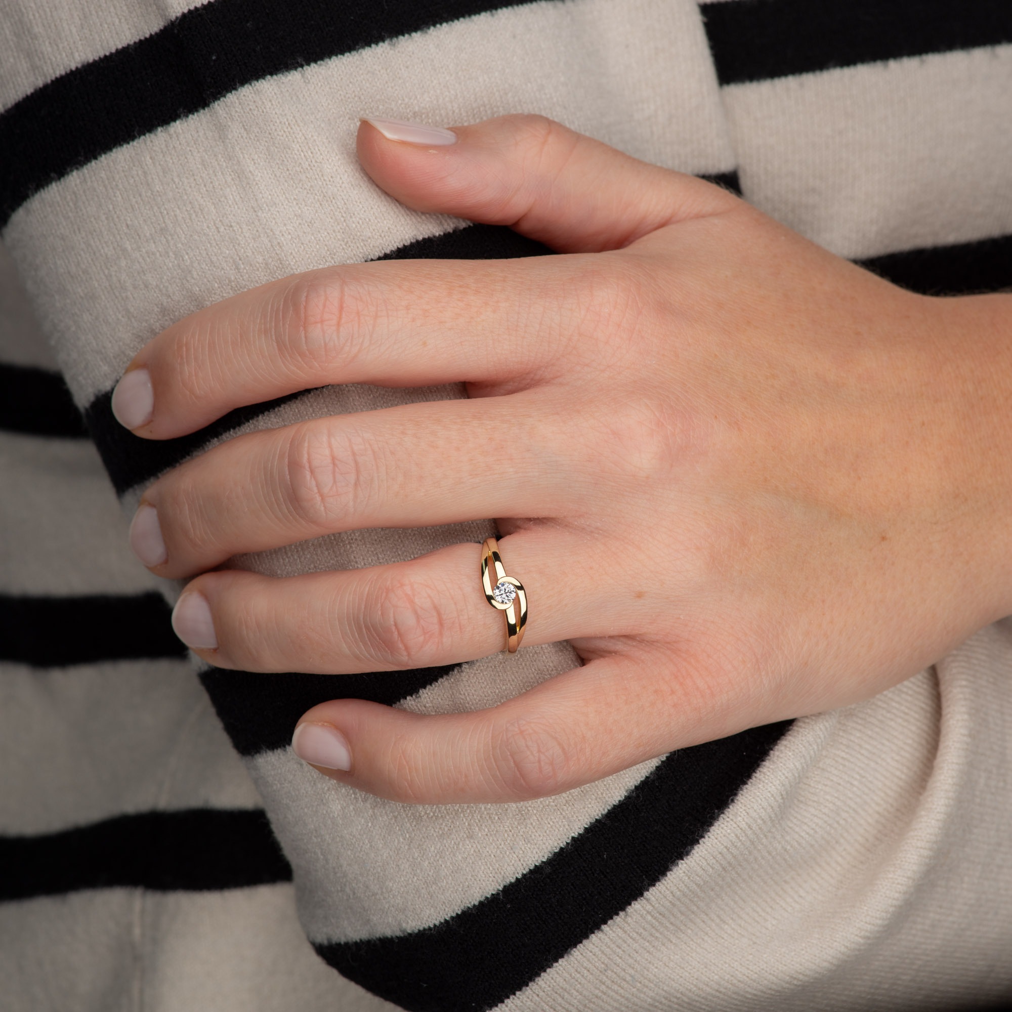 Orolino Fingerring »333/- Gelbgold glanz synth. Zirkonia«