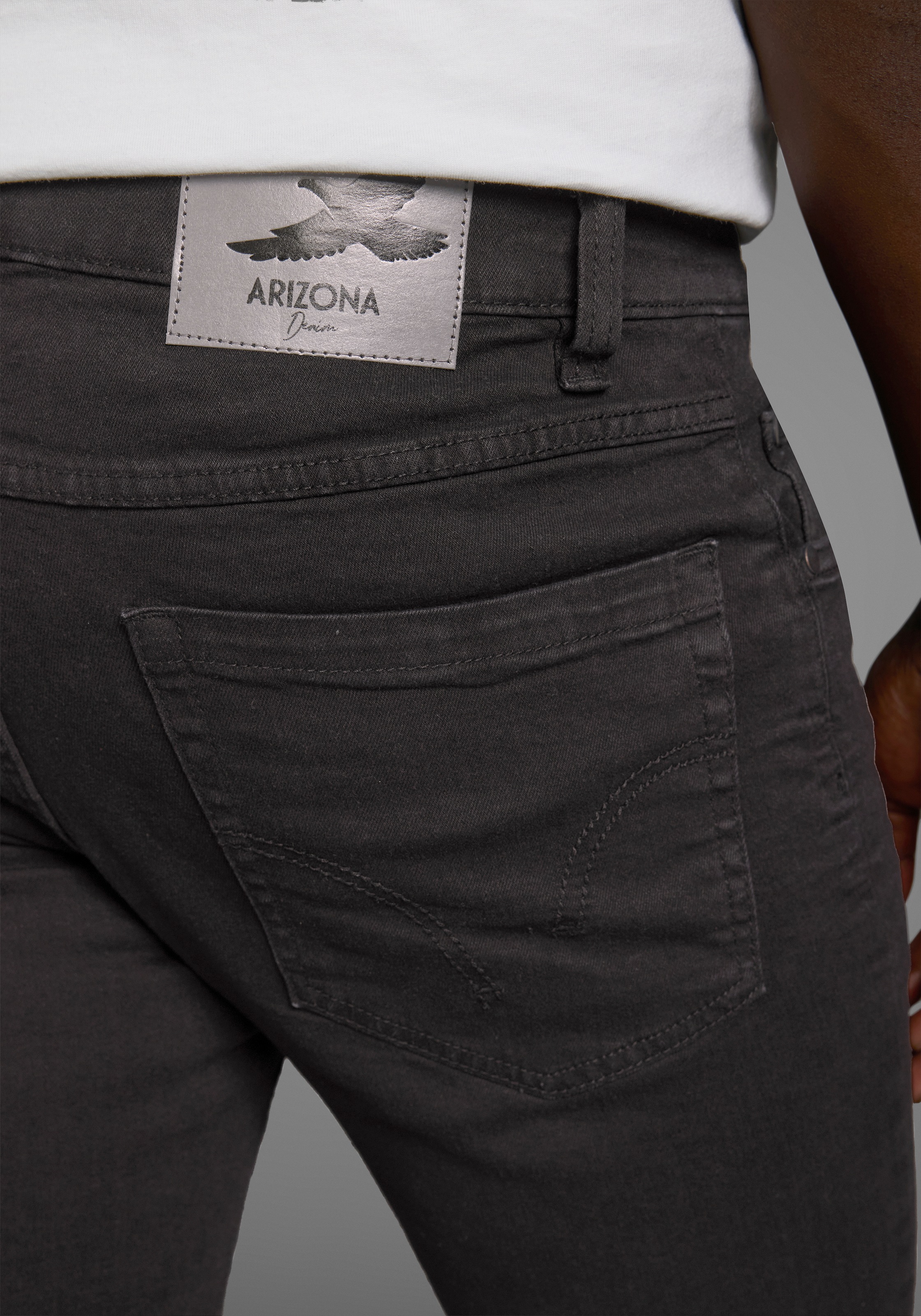 Thumbnail - Arizona Jeansshorts gerader Schnitt, knieumspielende Länge, niedrige Leibhöhe