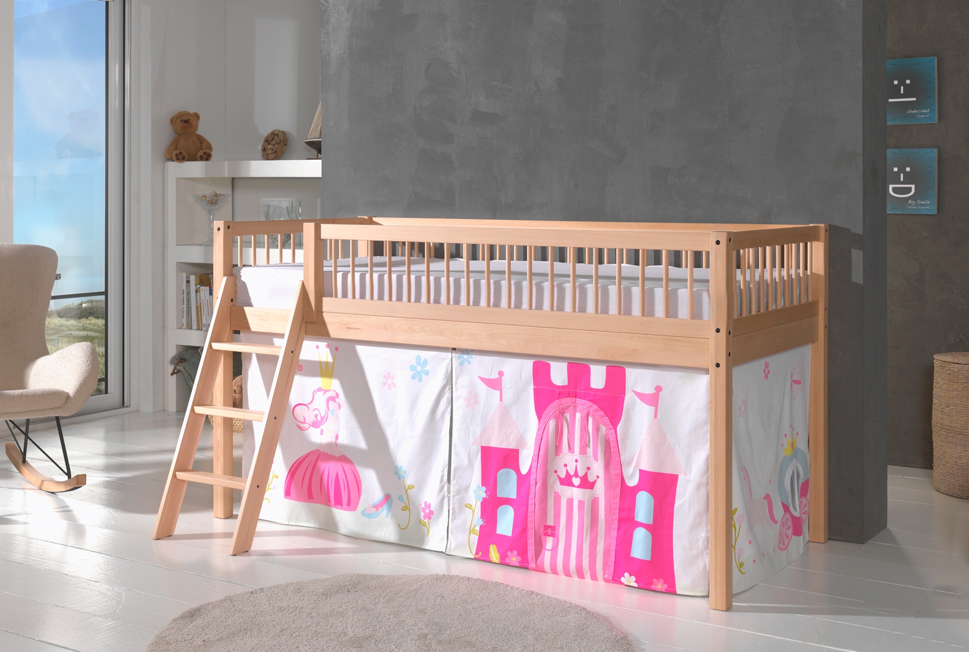 Vipack Spielbett »Forrest, Absturzschutz mit Sprossen-Optik, Pfostenstärken ca. 50x50mm« Buche natur lackiert, stabil und hochwertig gebaut, inkl. Lattenrost,  90/200 cm, Spielbereich unter dem Bett, 2 Textil-Set´s zur Wahl