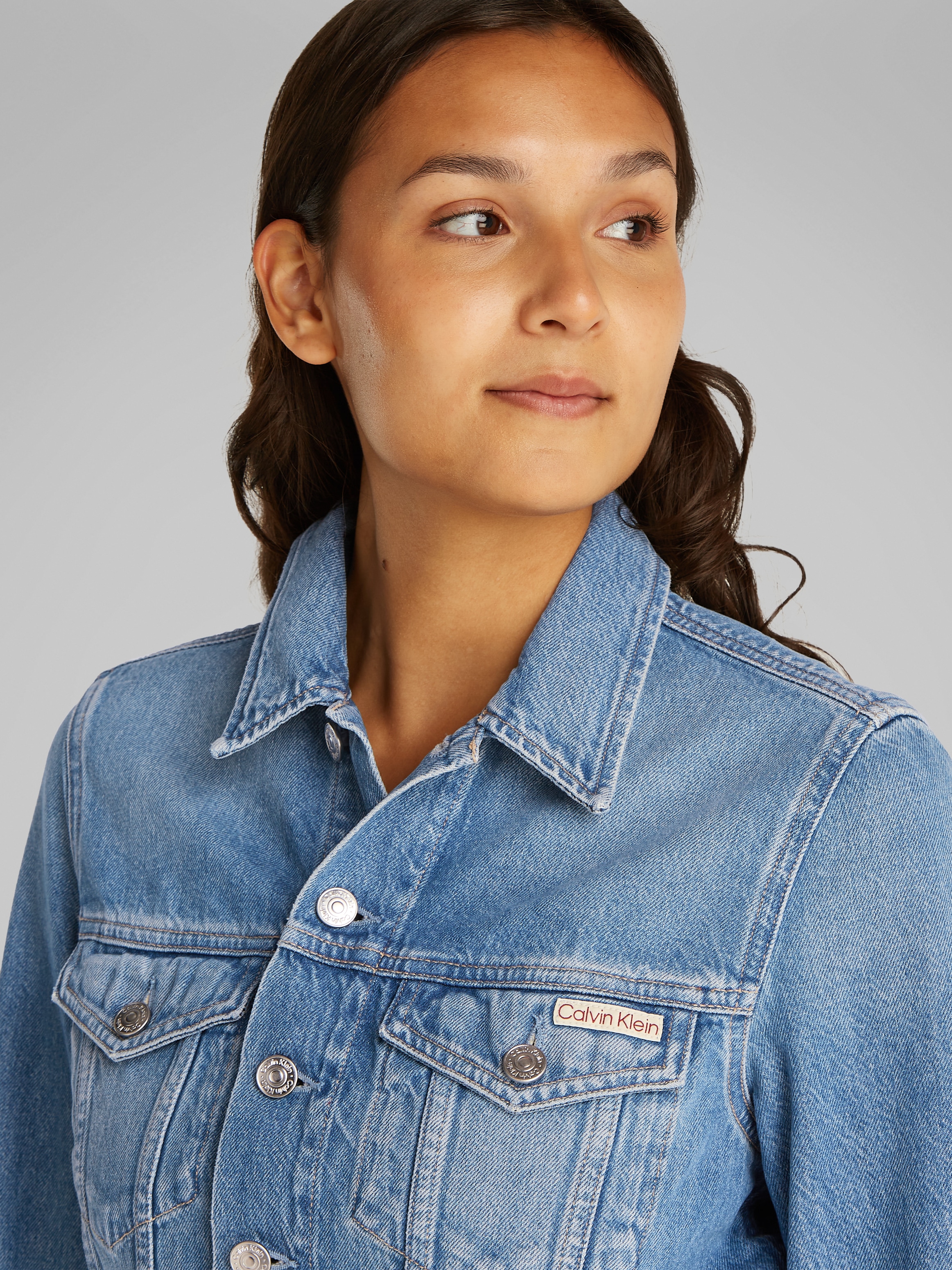 Calvin Klein Jeans Jeansjacke "CROPPED 90S DENIM TRUCKER", in hellblauer Wa günstig online kaufen