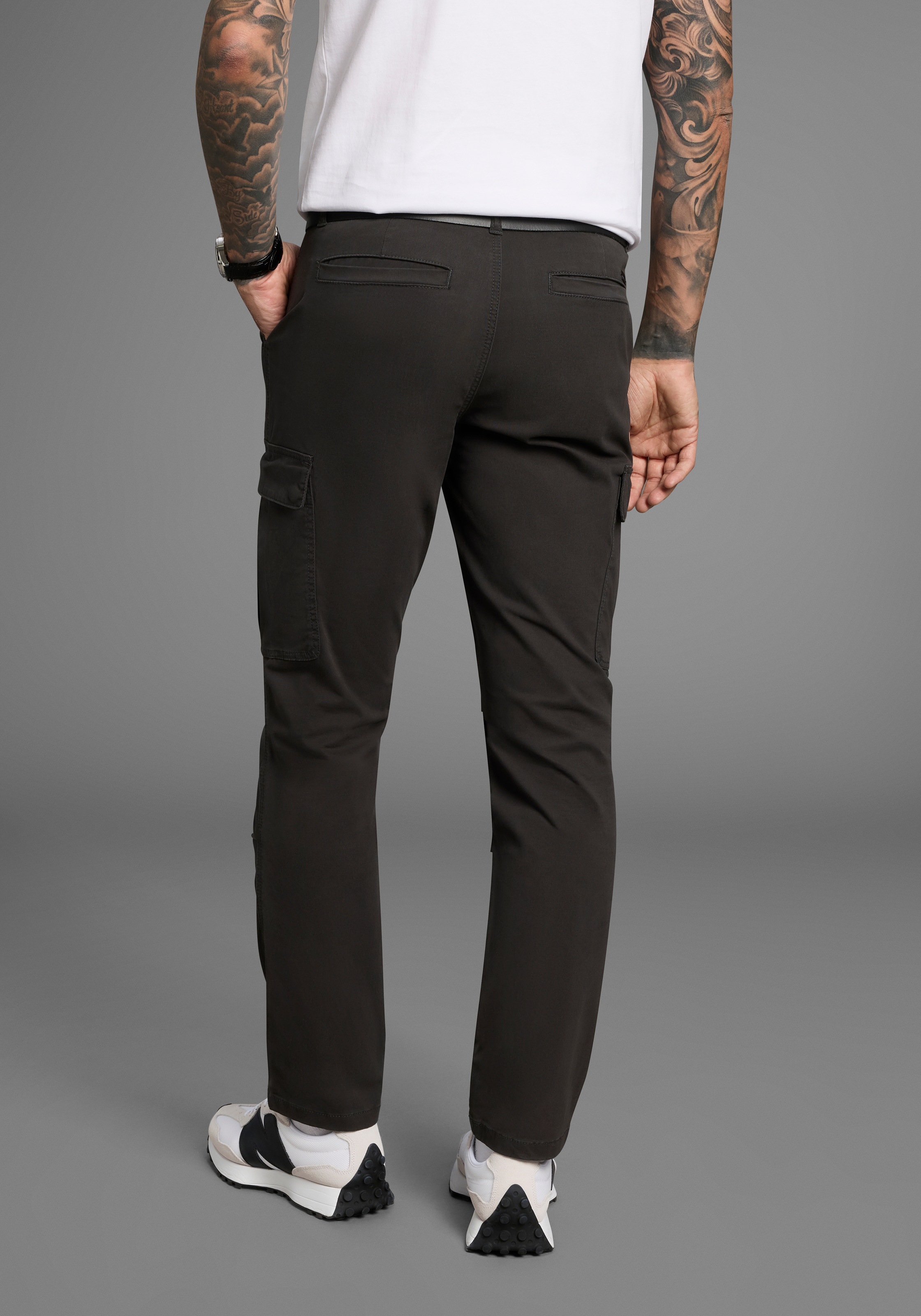 Bruno Banani Cargohose moderne Passform, eng anliegende Cargotaschen günstig online kaufen