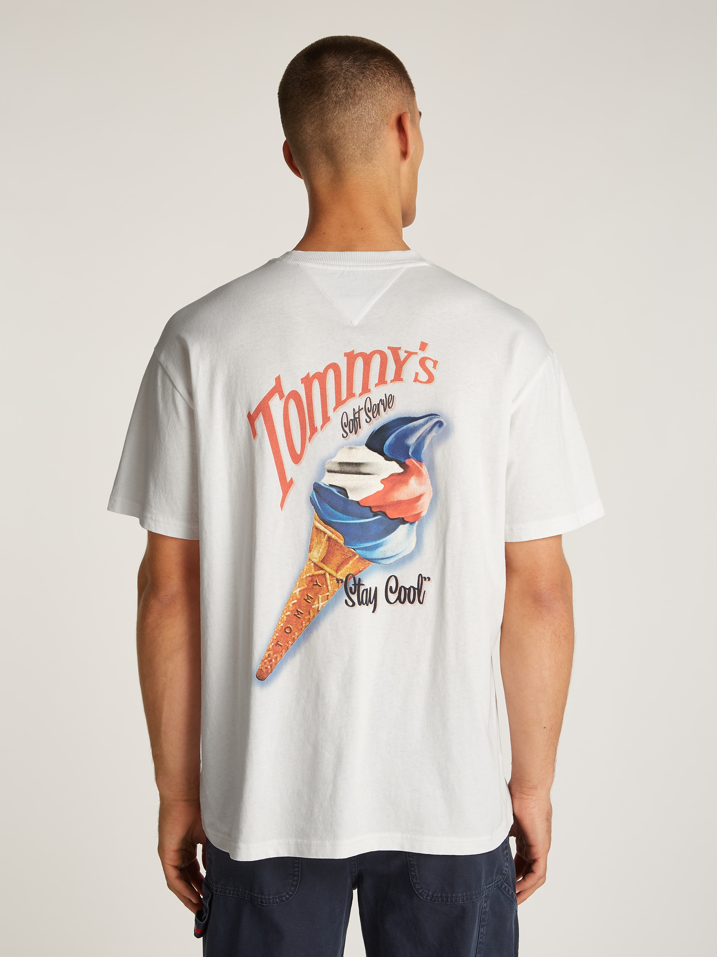 Tommy Jeans T-Shirt "TJM RLX NOVELTY 2 GMD TEE", mit großem Logo am Rücken günstig online kaufen