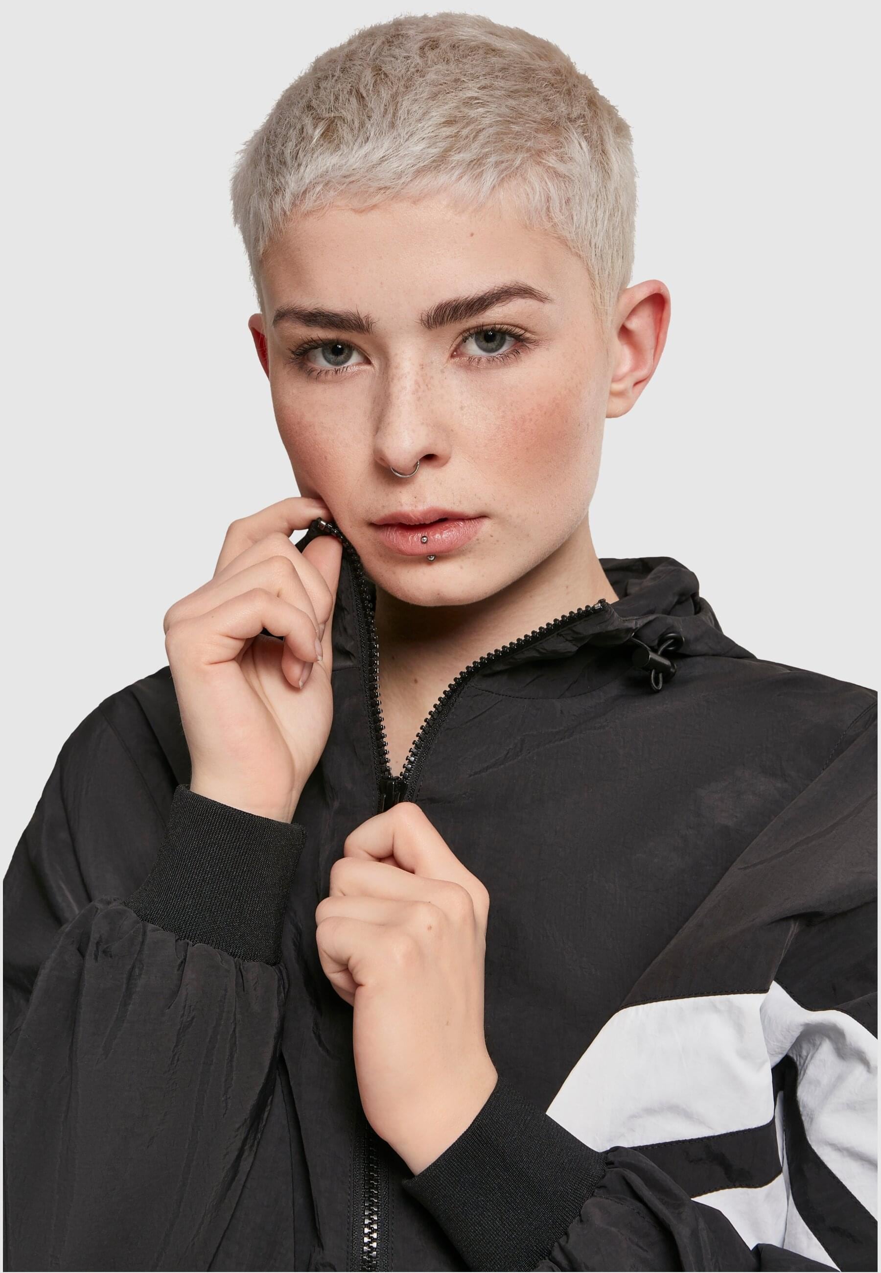 URBAN CLASSICS Allwetterjacke »Urban Classics Damen Ladies Crinkle Batwing Jacket«, (1 St.), mit Kapuze