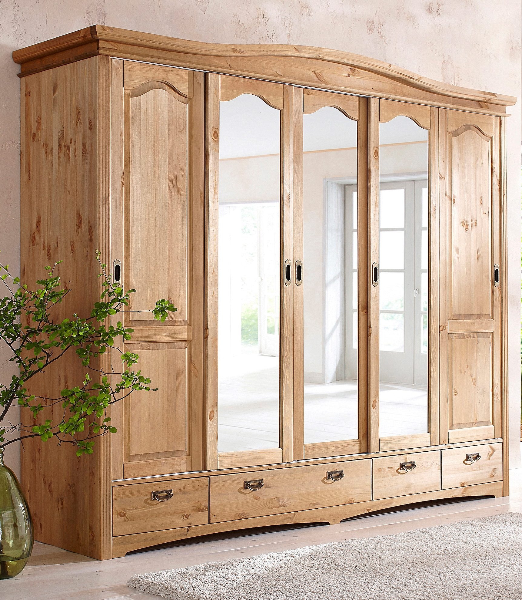 Home affaire Schiebetürenschrank »Konrad, Landhausstil, rustikal, mit Schubladen + Spiegel, Kassetten«, (3 Breiten: 153/202/249 cm H/T ca.207/64 cm), massive Kiefer, FSC®-zertifiziert, Messinggriffe, mehrere Varianten