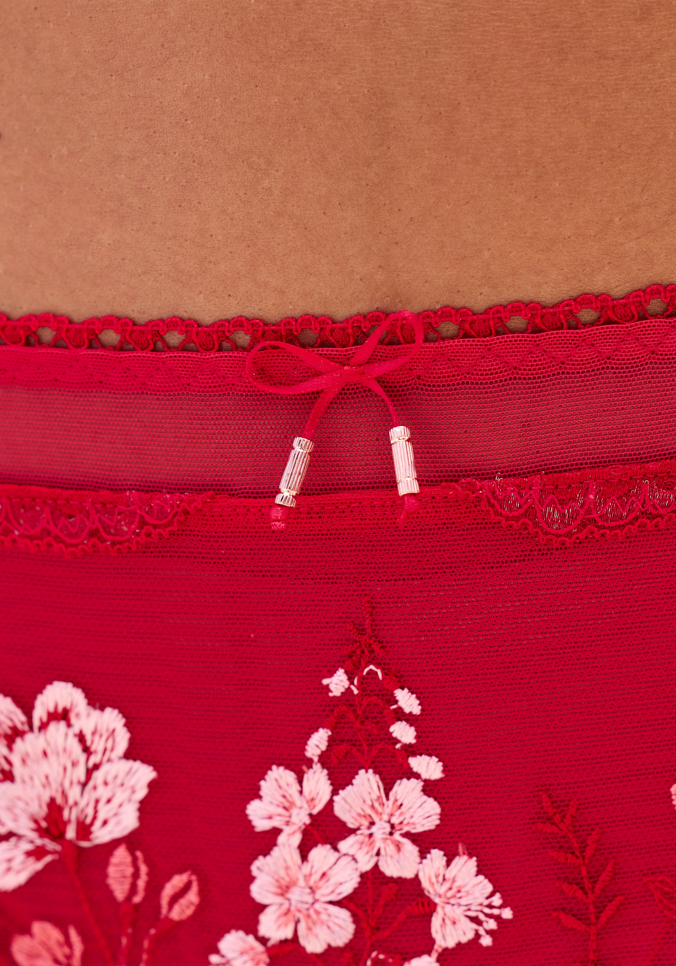 LASCANA Slip »Maria« mit bunten Blumen aus feiner Stickereispitze