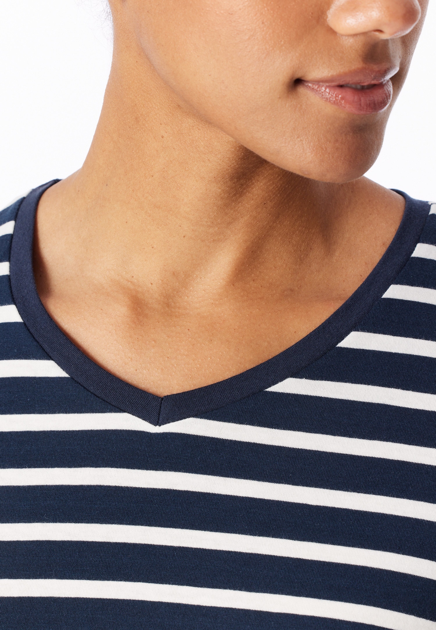 Schiesser Nachthemd »Casual Essentials« Packung,  Außentaschen mit leichtem V-Ausschnitt