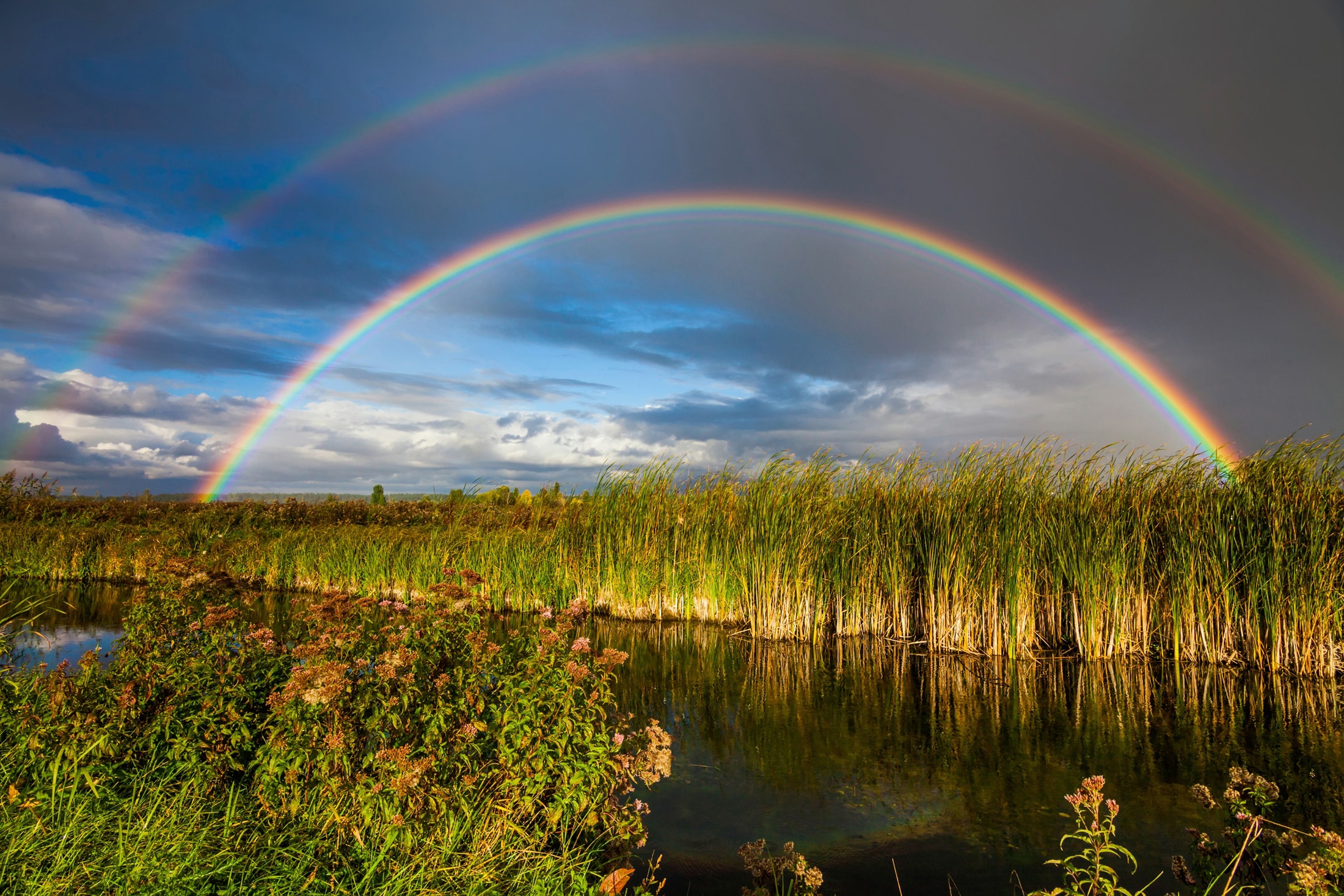 Fototapete »REGENBOGEN ÜBER FLUSS-LANDSCHAFT NATUR HIMMEL WOLKEN«