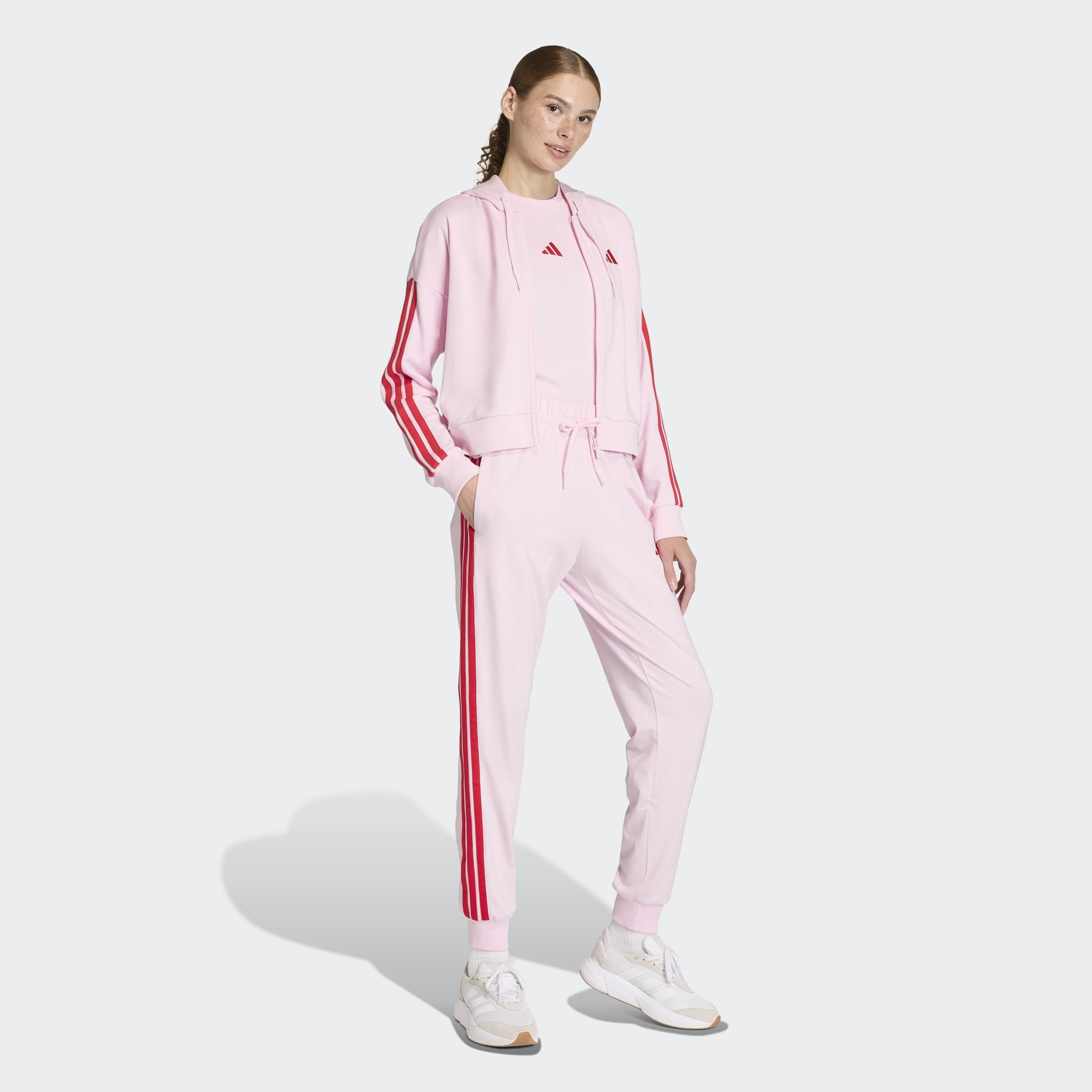 adidas Sportswear Sporthose »W 3S SJ JOGGER«  Lässig geschnitten, hoher Bund, schmal zulaufende Beinform