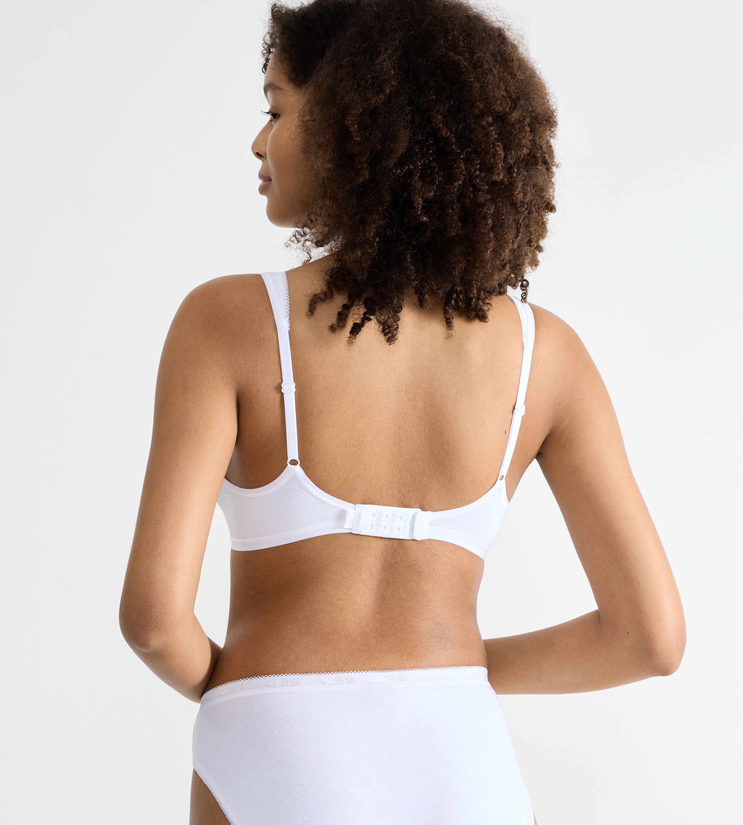 sloggi Bügelloser BH »Basic+ Soft Bra«, perfekter Sitz, ohne Bügel, ohne Einlagen, tiefer V-Ausschnitt
