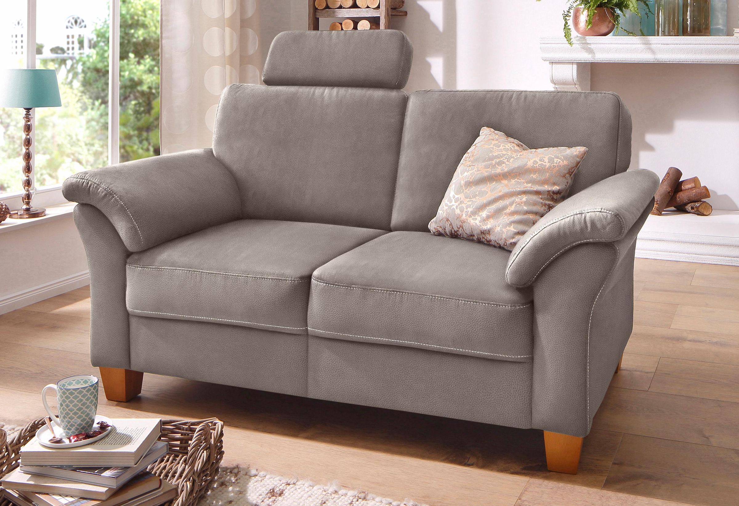 OTTO home 2-Sitzer "Borkum, B: 156 cm, Federkern-Polsterung, Landhausstil, Sitzhöhe 46 cm" Kopfstützen nachrüstbar, Wellenunterfederung, Massivholzfüße