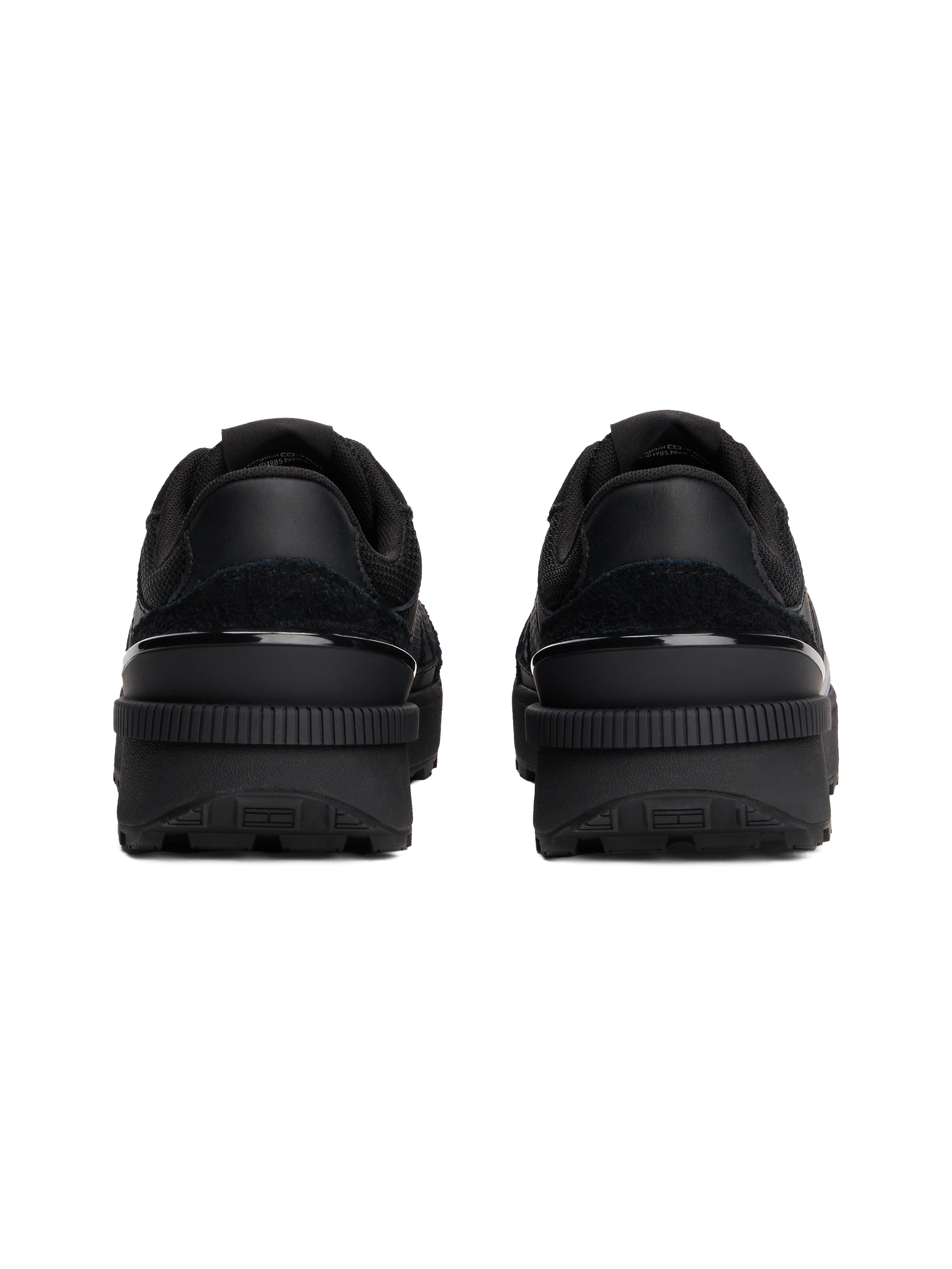 Tommy Jeans Sneaker »TJM TECHNICAL RUNNER ESS«, Freizeitschuh, Halbschuh, Schnürschuh mit gepolstertem Schaftrand