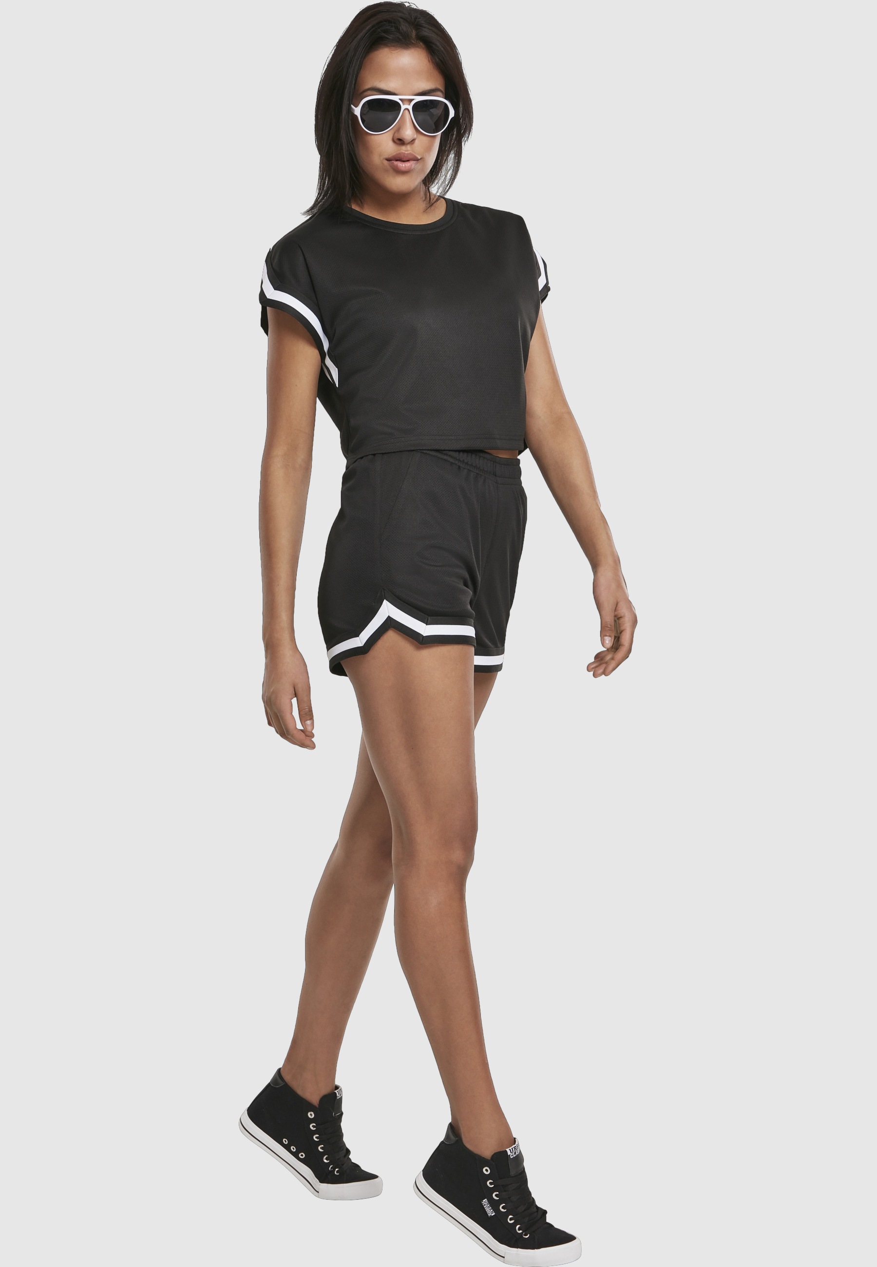 URBAN CLASSICS Stoffhose »Urban Classics Damen Ladies Stripes Mesh Hot Pants«