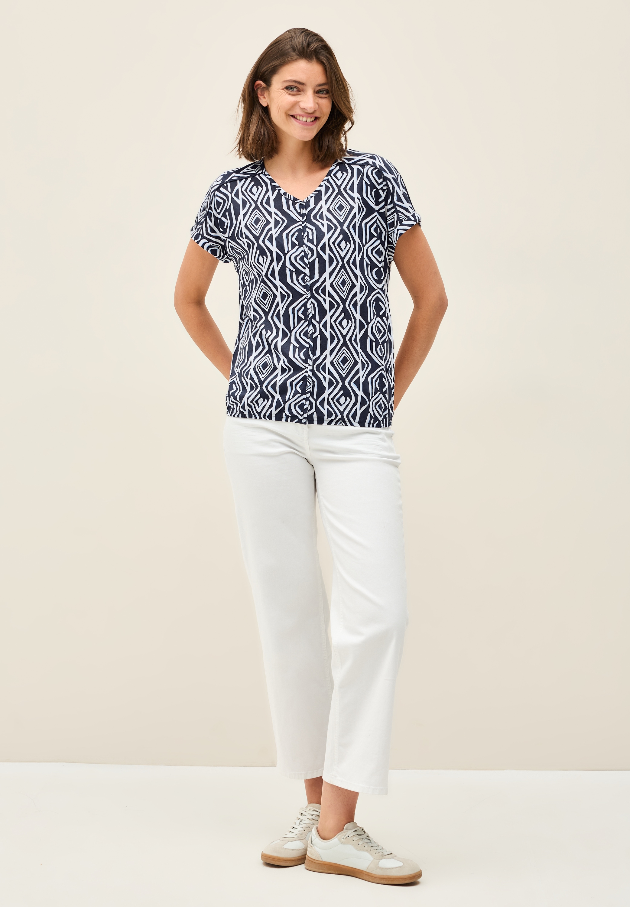 Cecil V-Shirt, bestehend aus einem Materialmix