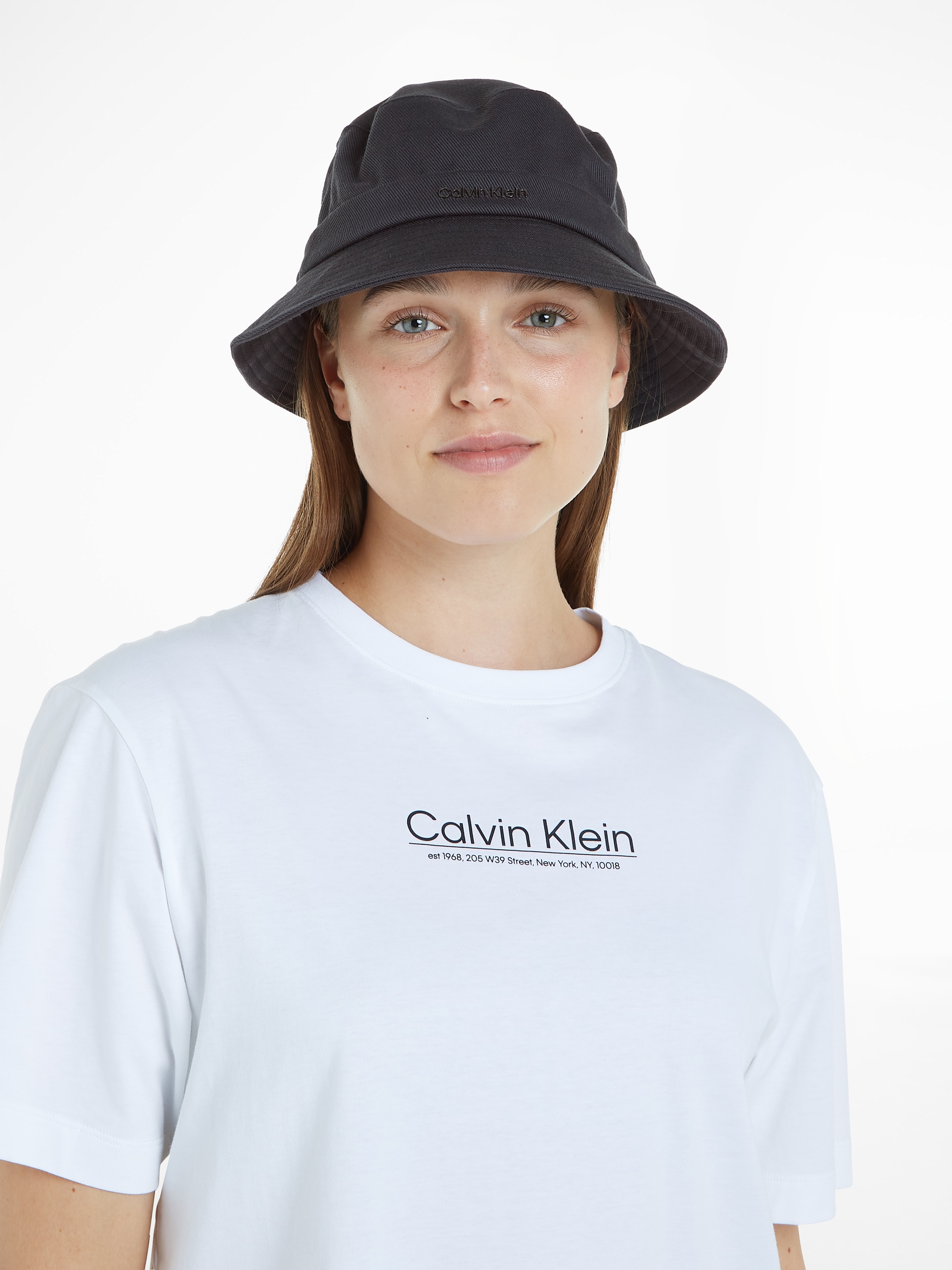 Calvin Klein Fischerhut "METAL LETTERING CANVAS BUCKET"