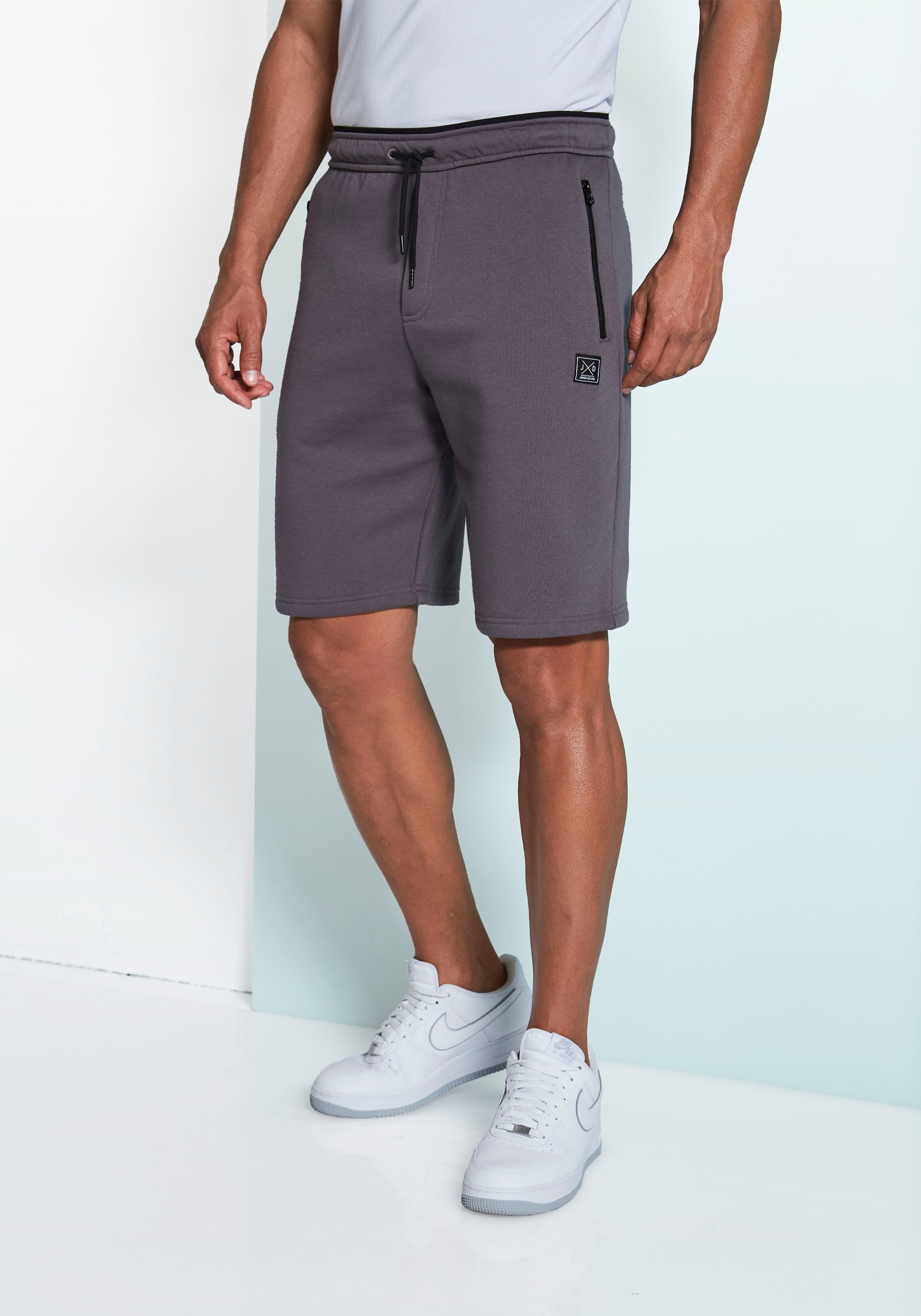 Sweatshorts, seitliche Taschen mit schwarzem Reißverschluss