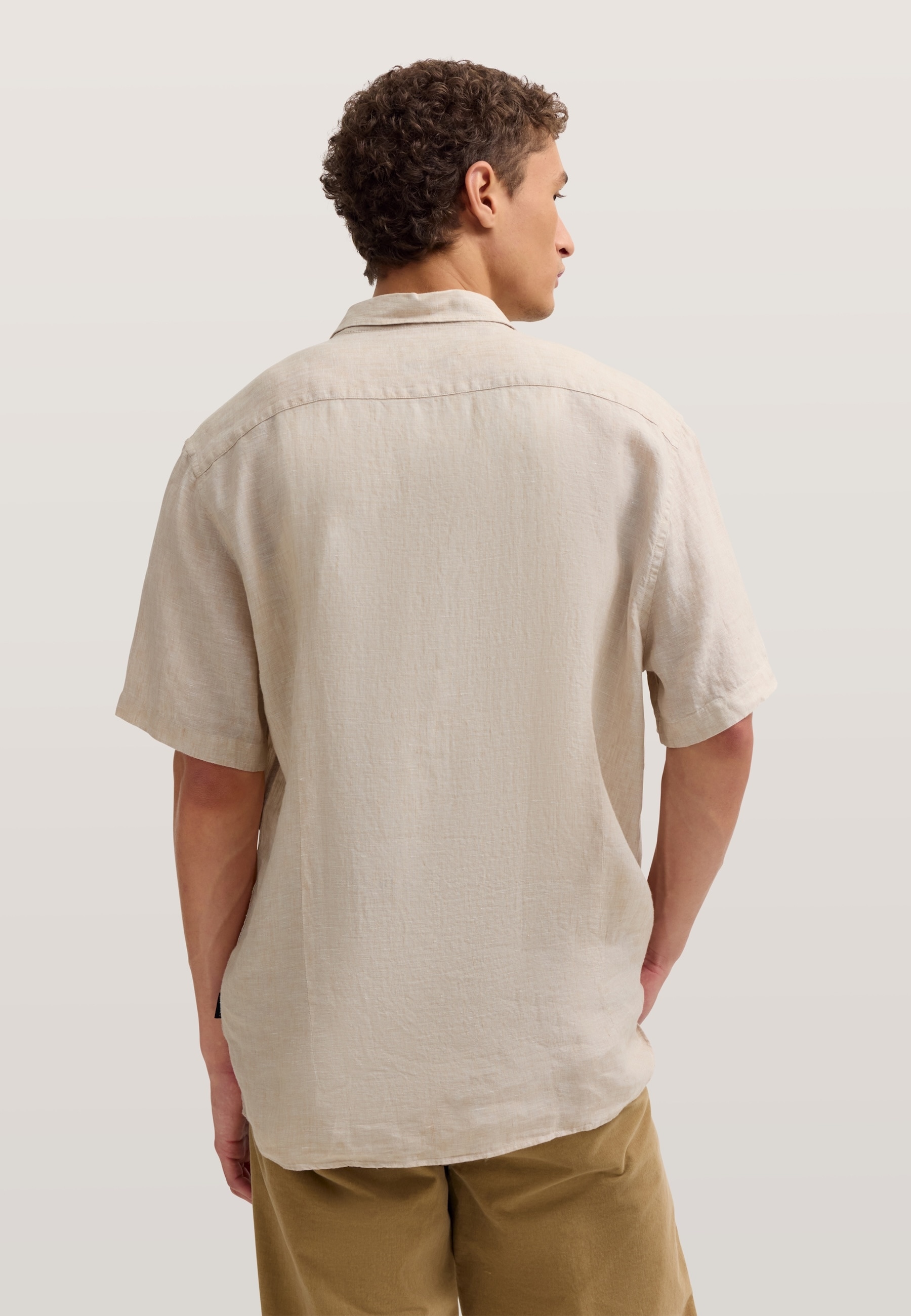 bugatti Kurzarmhemd Modern Fit aus Leinen mit Button-Down-Kragen