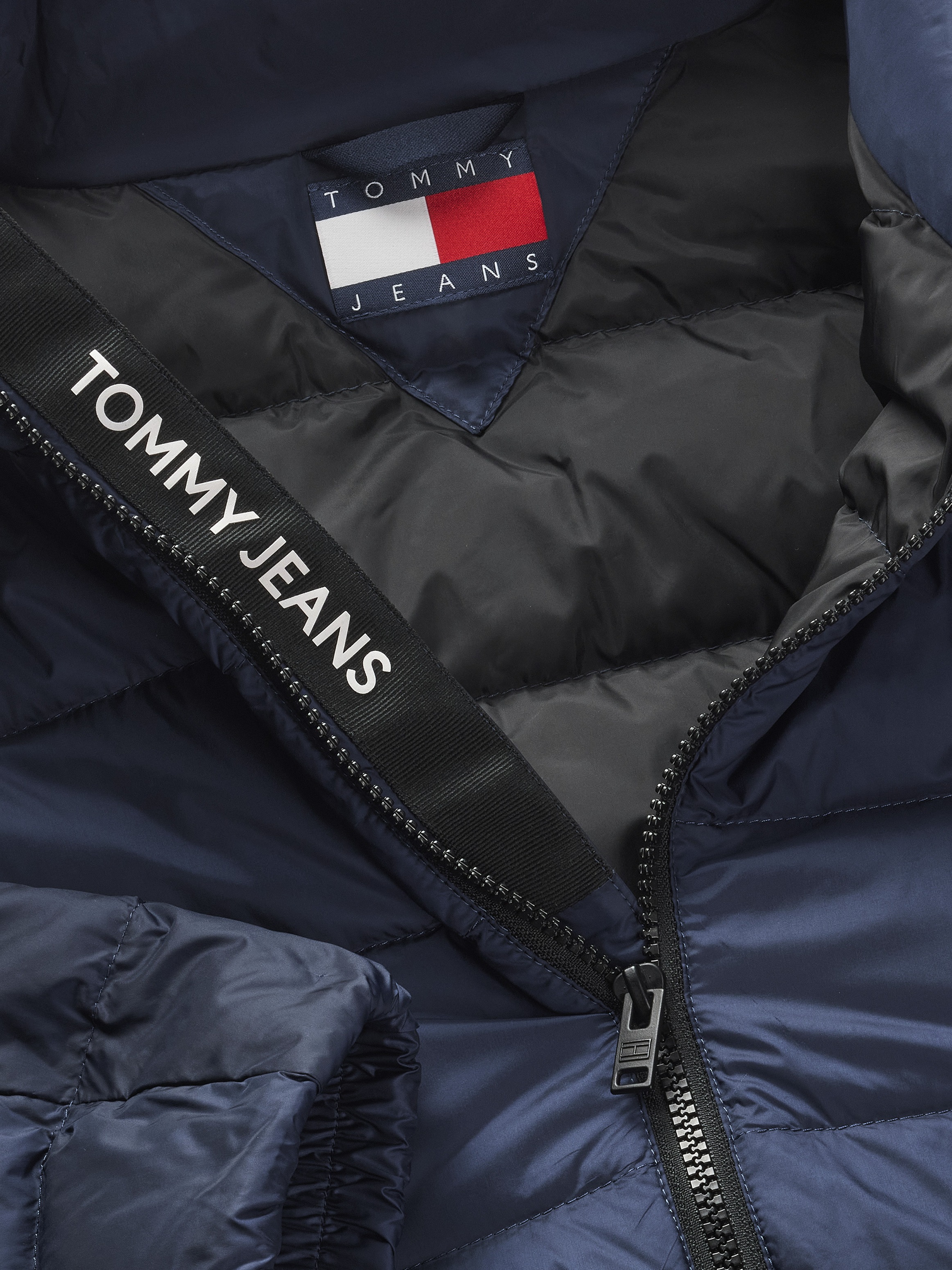 Tommy Jeans Plus Steppjacke »TJM LT DOWN JACKET EXT«, in Großen Größen, Logostickerei, Reißverschlusstaschen