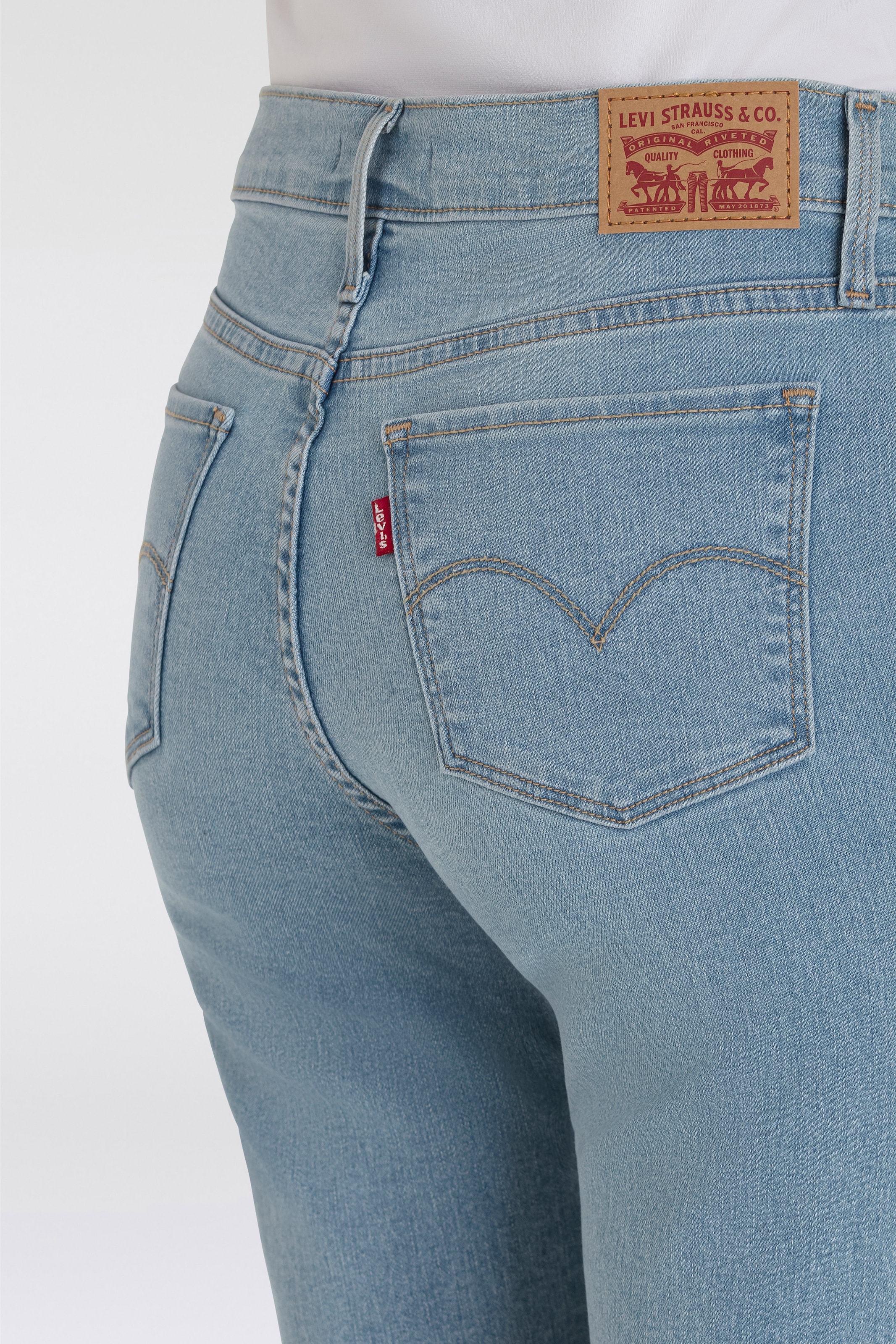 Levi's® Shorts »SHAPING BERMUDA«, Sommerhose im Five-Pocket Style