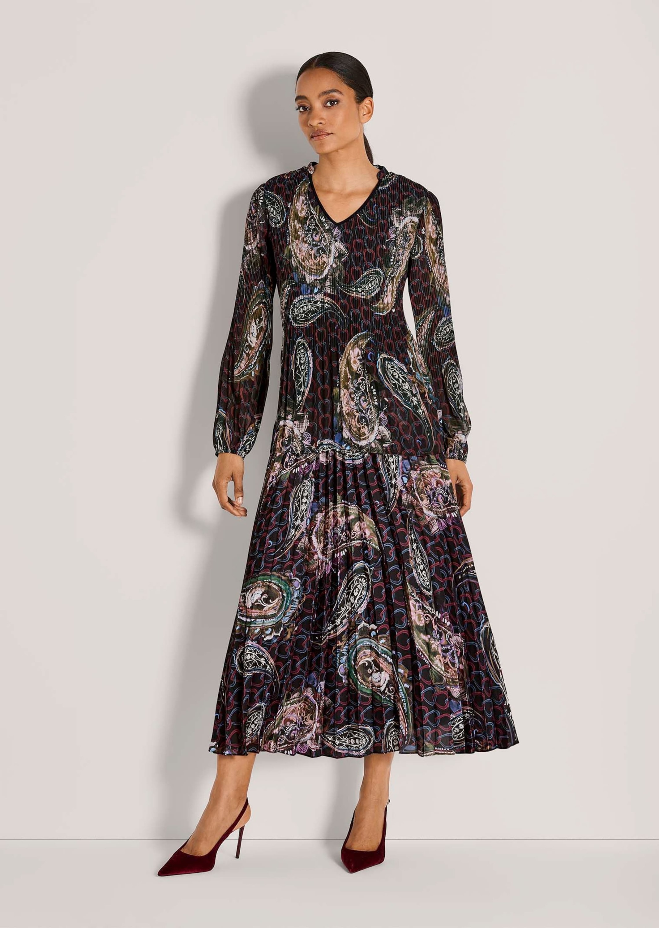 MADELEINE Langarmbluse "Bluse Elegante Chiffon-Tunika mit V-Ausschnitt" Pli günstig online kaufen