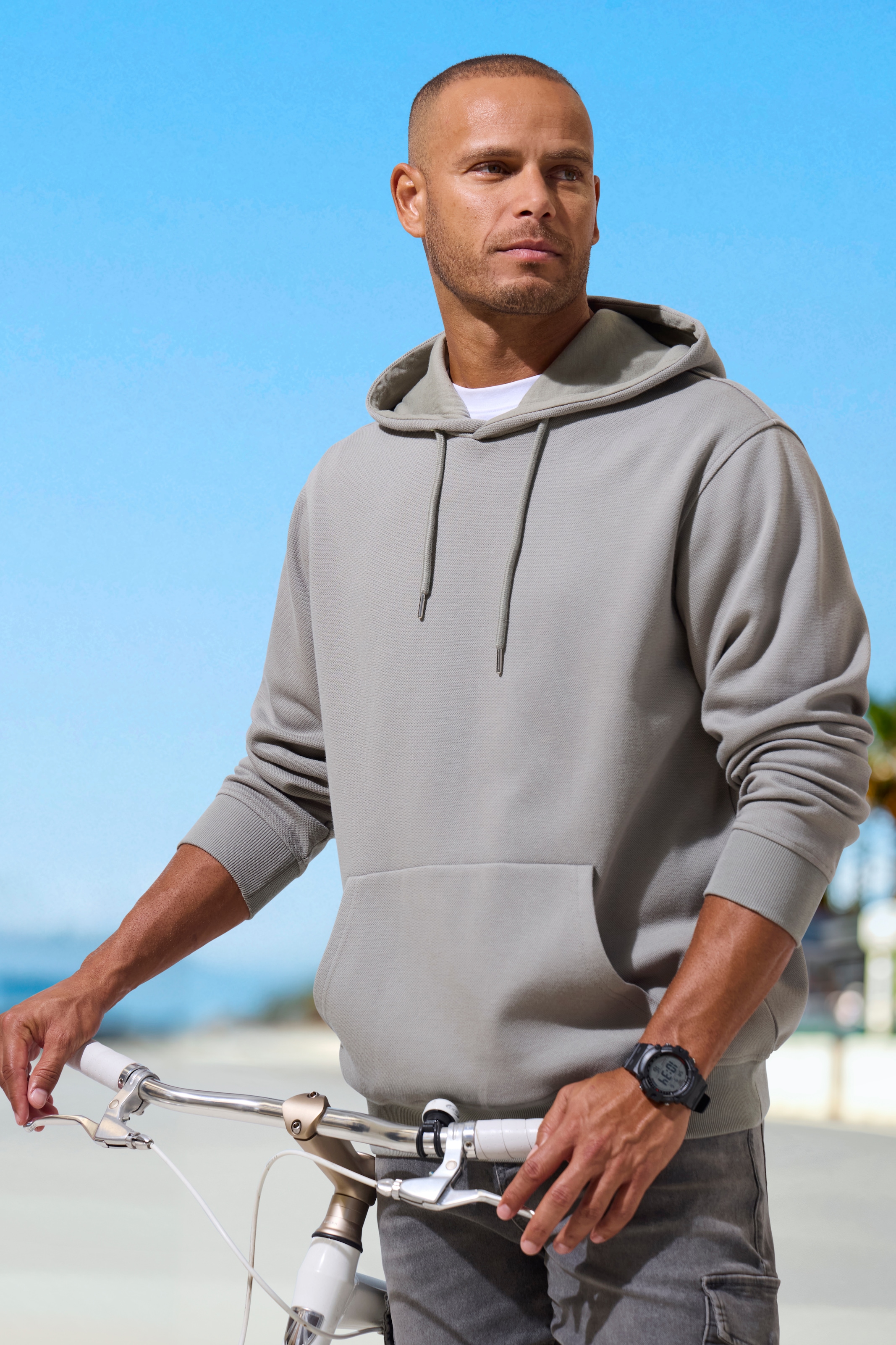 John Devin Shorts »Bermuda, kurze Jogger Pants«  mit Cargotaschen, knielang, elastische Schlupf-Bermuda