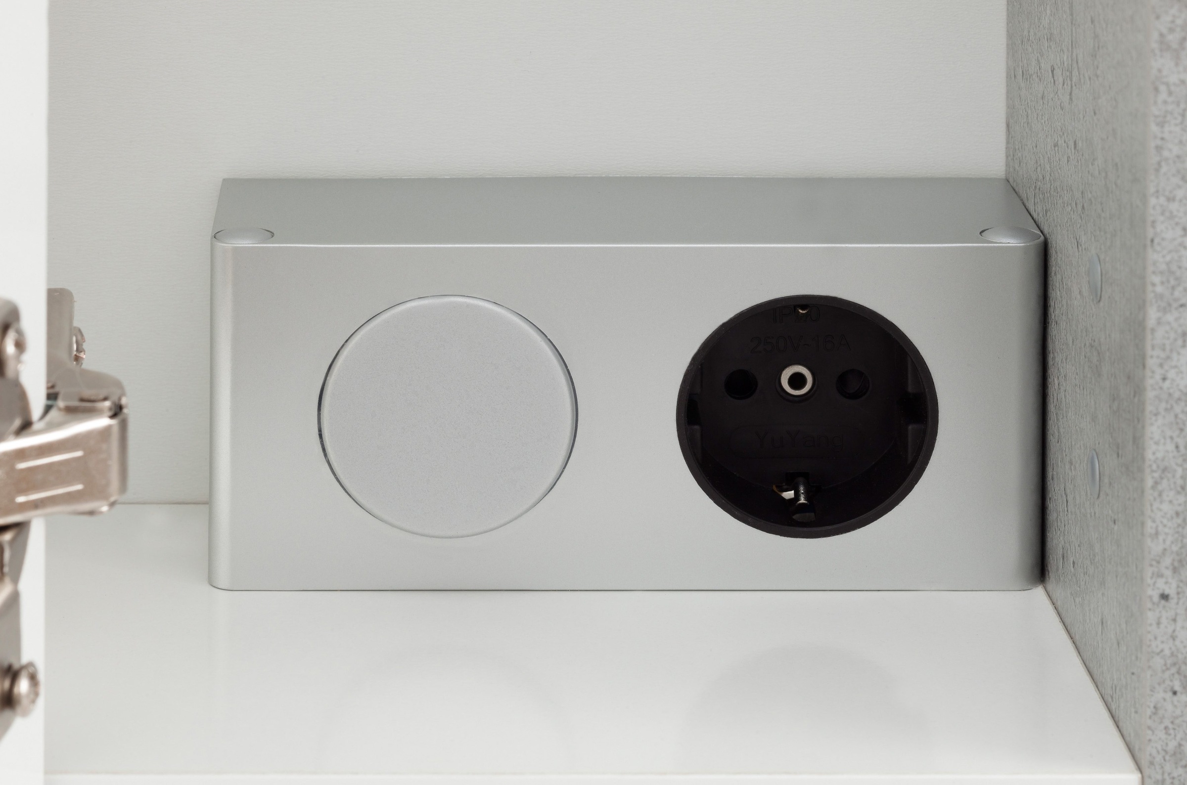 Schildmeyer Spiegelschrank »Dorina, mit höhenverstellbaren Glasböden made in Germany«, Breite 70 cm, 3-türig, LED-Beleuchtung, Schalter-/Steckdosenbox