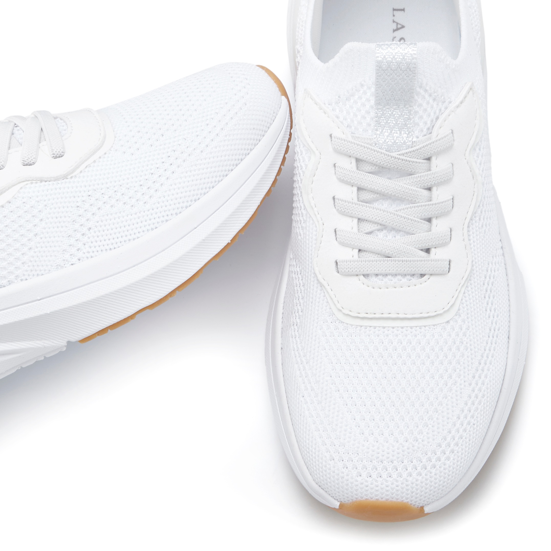 LASCANA Sneaker »Stoffschuhe,«, ultraleicht und bequem zum Reinschlüpfen mit Zierschnürung