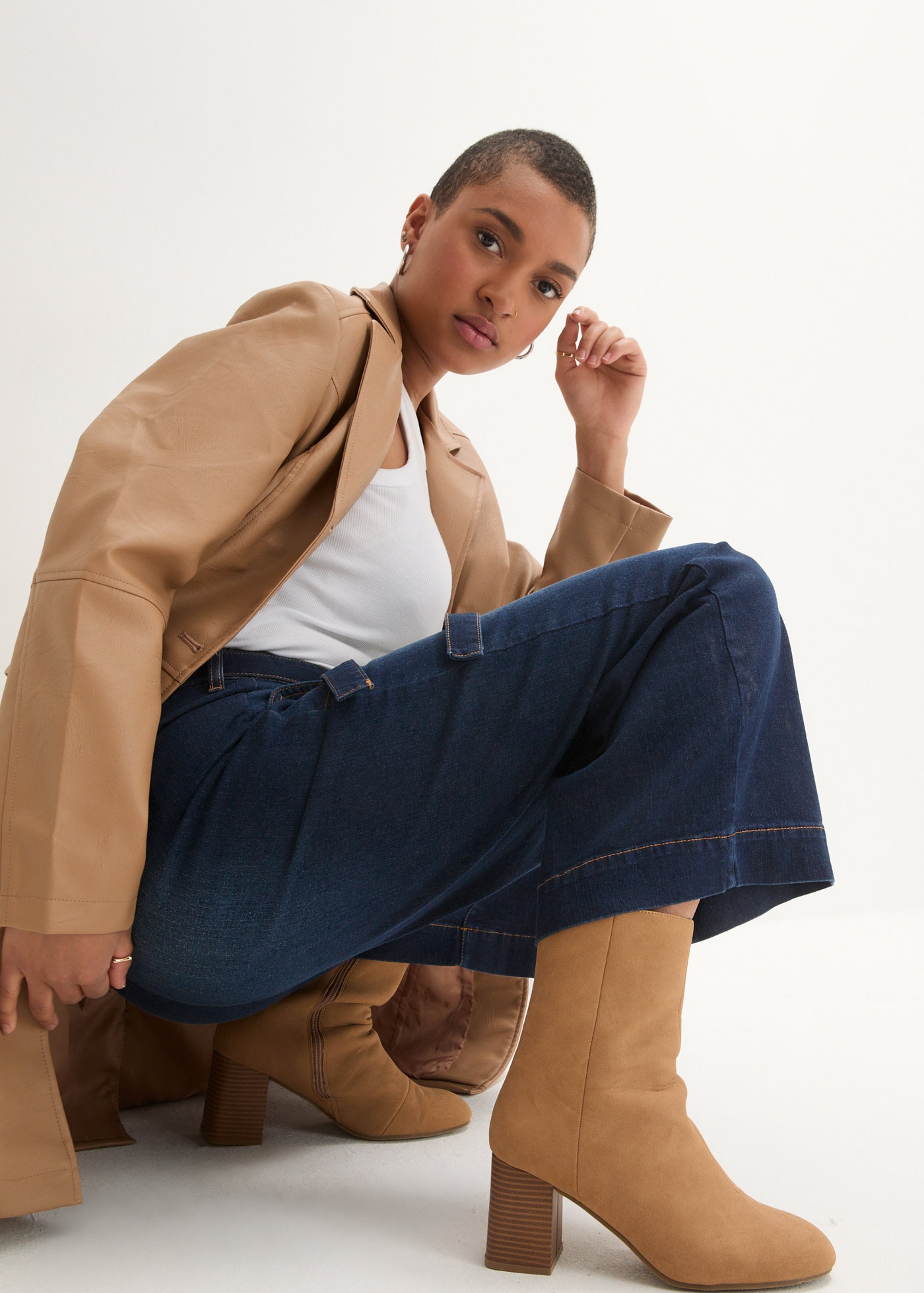 bonprix Weite Jeans mit seitlichem Teilgummibund, mit Bindegürtel, mit breitem Saum