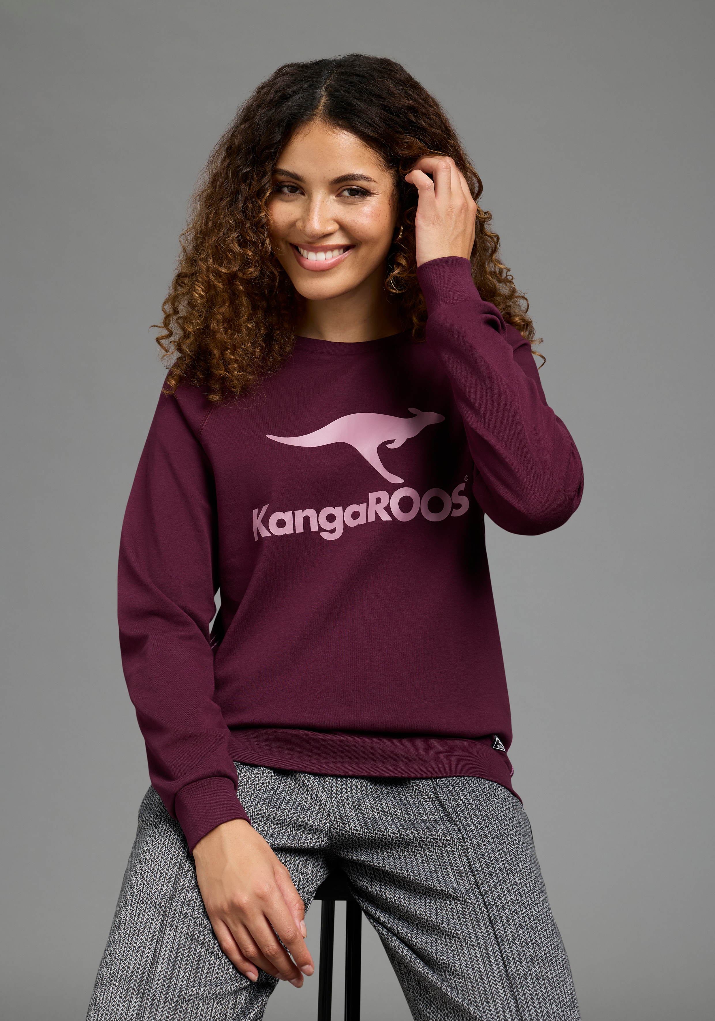 KangaROOS Sweatshirt, mit Rundhalsausschnitt, Langarm, aus Baumwolle, bequeme Passform