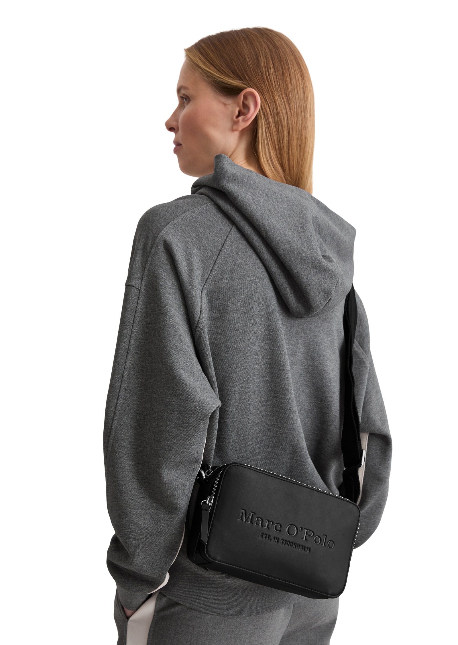 Marc O'Polo Umhängetasche »aus einer Lederalternative aus recyceltem Polyester«