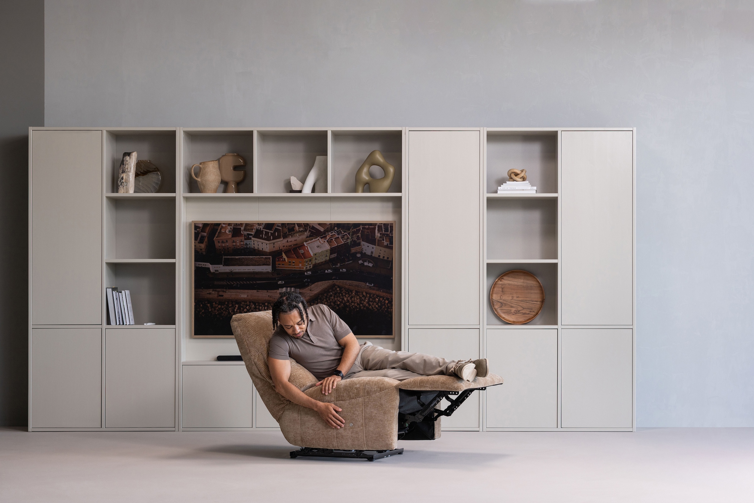 WOOOD Mehrzweckschrank »Meggy Kiefernholz Druckmechanismus, sichtbare Maserung 55x40x215 cm« Tragkraft 10 kg pro Boden, Tür beidseitig montierbar