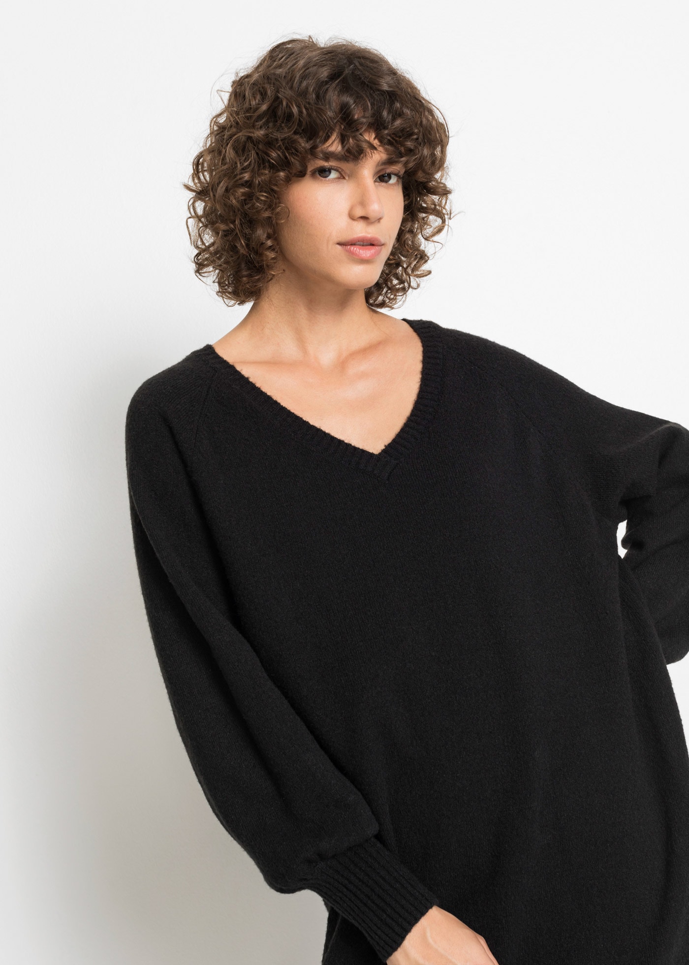bonprix Strickkleid »Oversized Strickkleid in Midilänge« aus Polyacryl, Polyester und Elasthan, lässig geschnitten, Midilänge