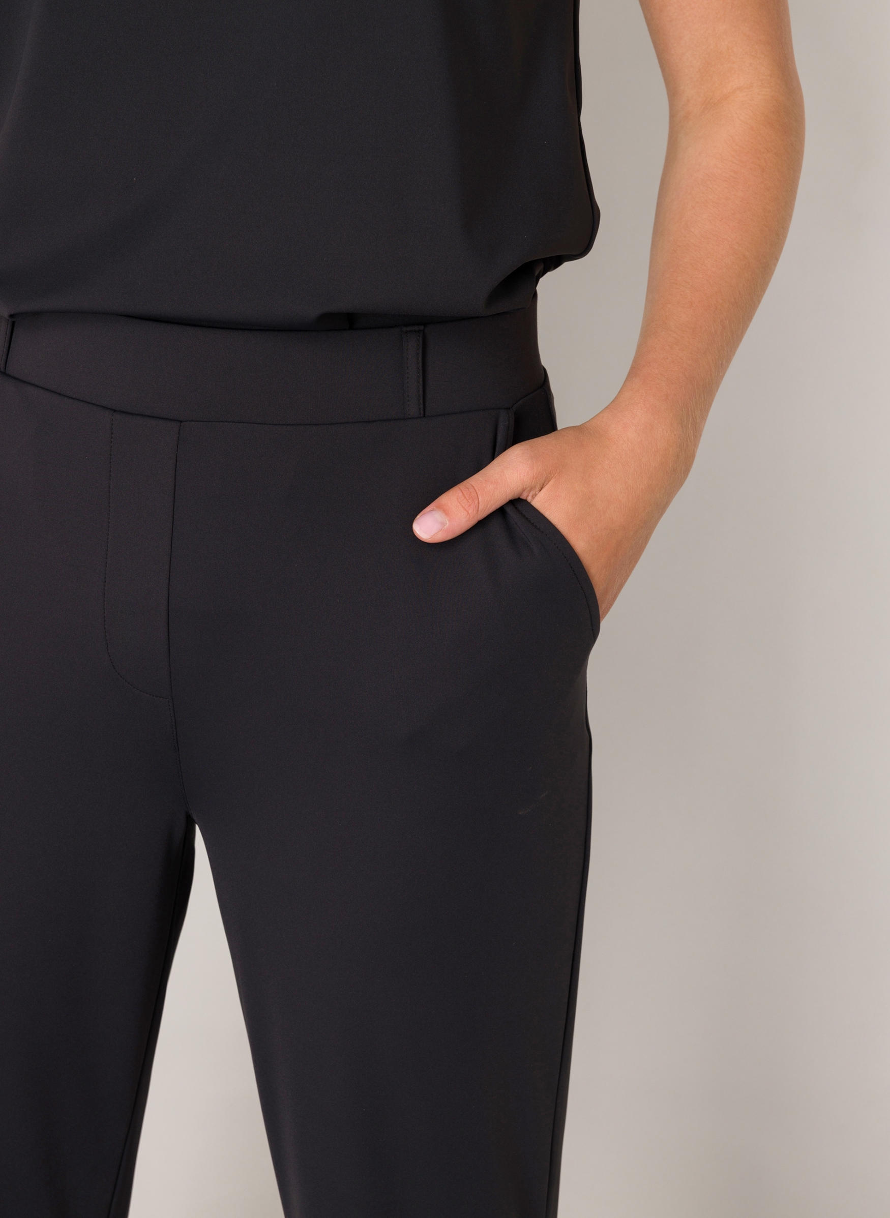 Base Level Stoffhose »Tori«, mit ausgestelltem Bein und Stretch