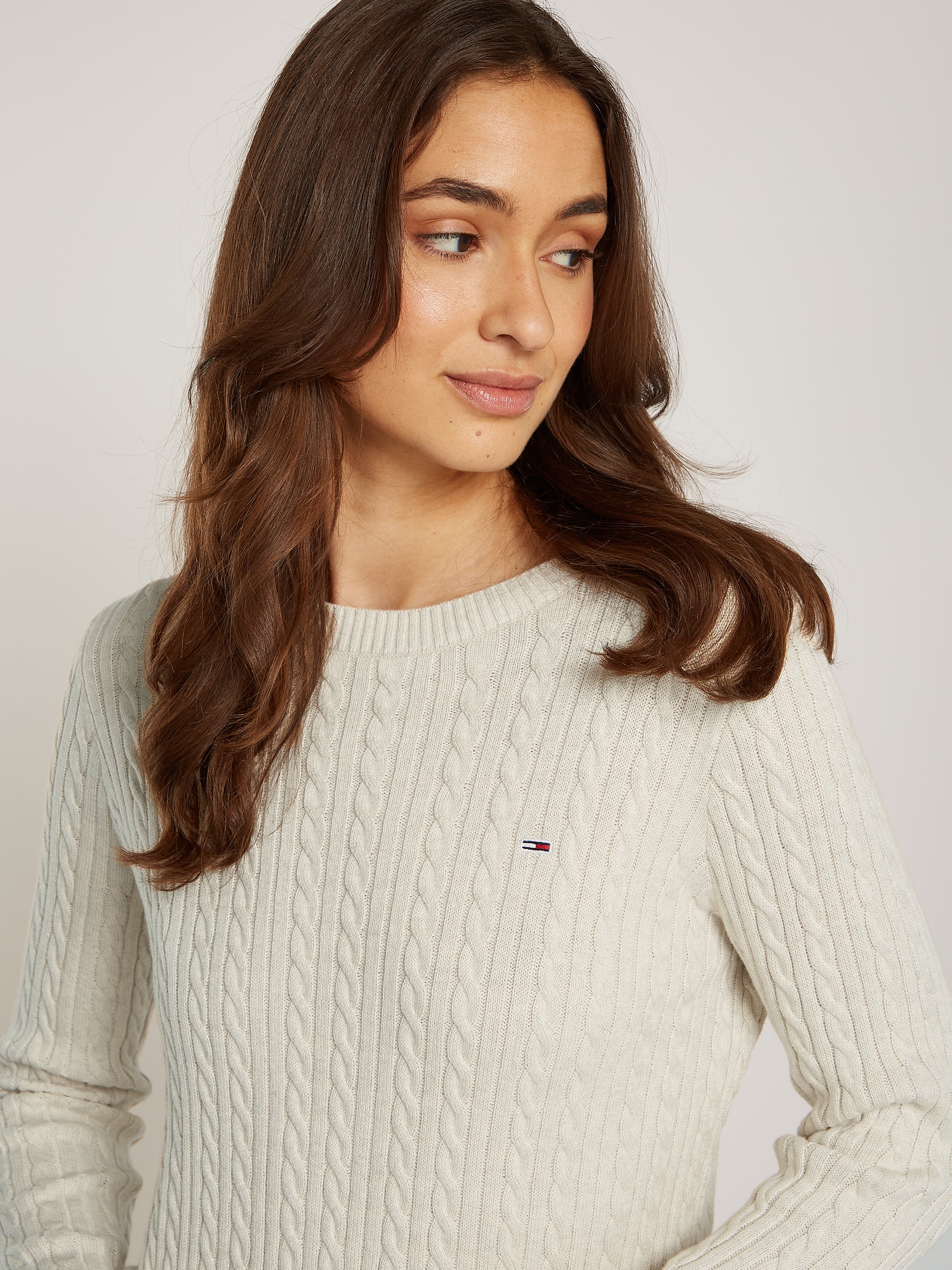 Strickpullover »TJW CABLE ESSENTIAL SWEATER«, mit Zopfmuster, Logostickerei