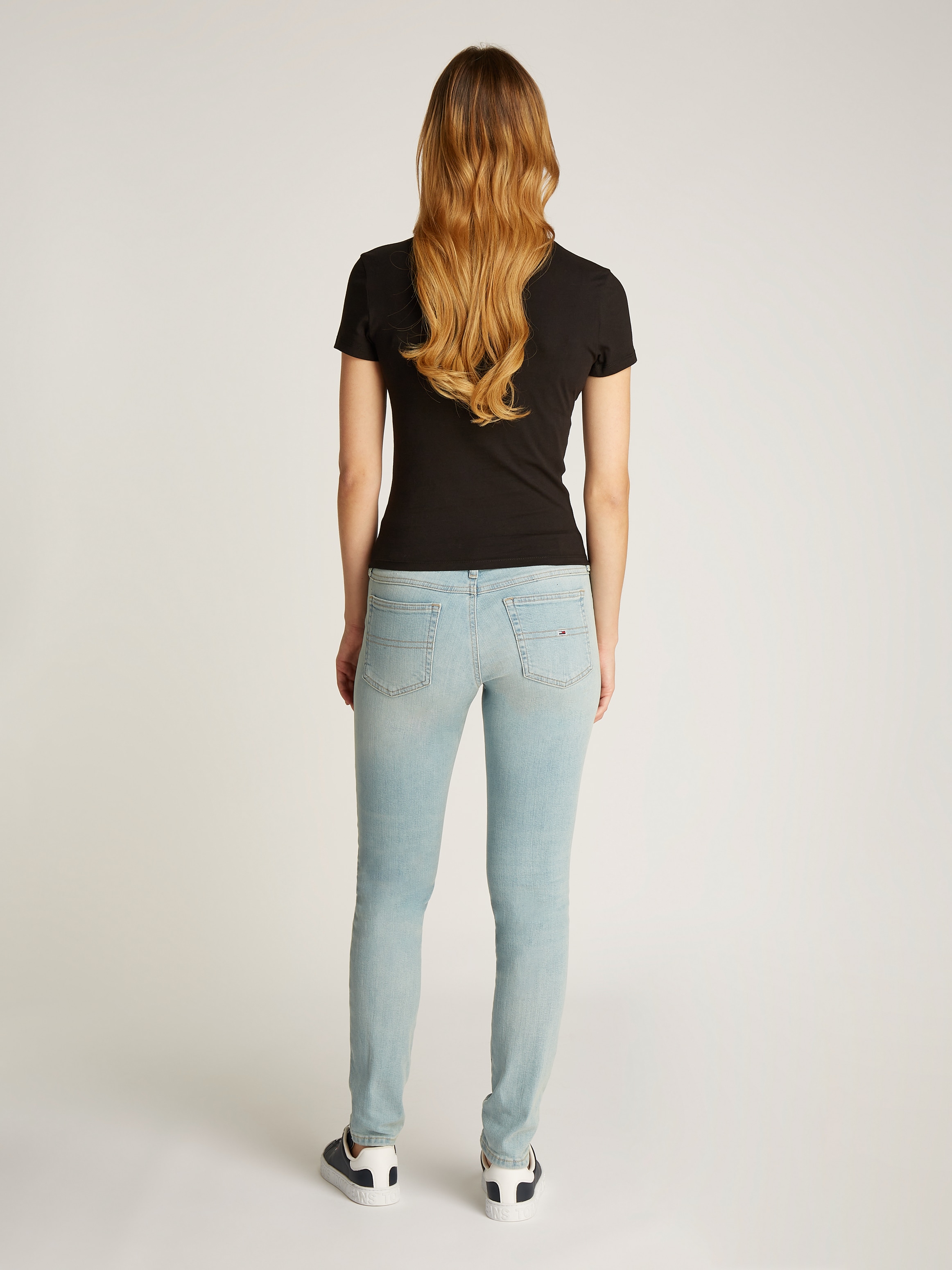 Tommy Jeans T-Shirt »TJW 2PACK C-NECK TEE«, (Packung, 2 tlg., 2er), mit Logo-Stickerei