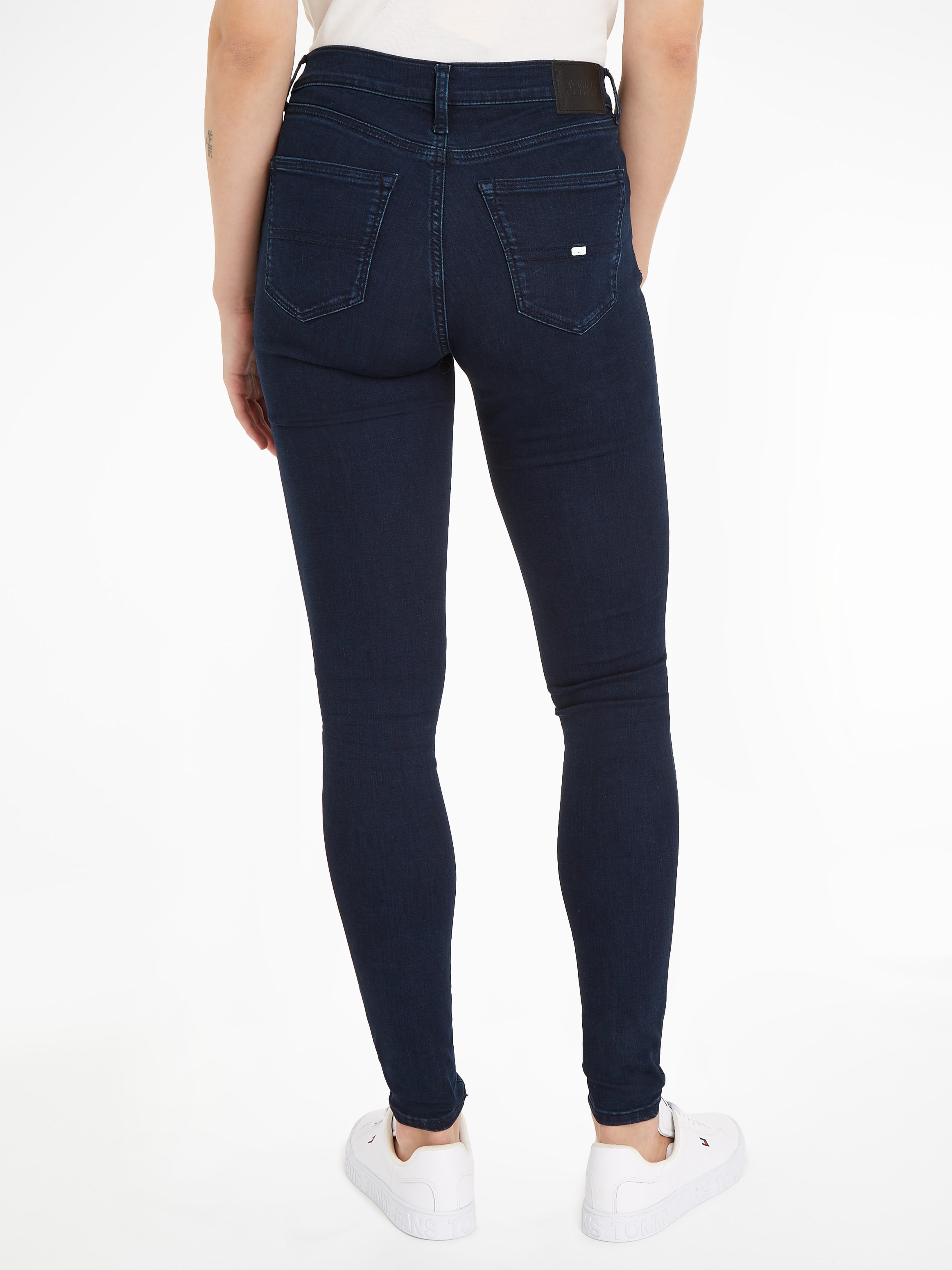 Tommy Jeans Skinny-fit-Jeans »Nora Mid Rise Skinny Fit«, mit Tommy Jeans Logo-Badge & Stickereien