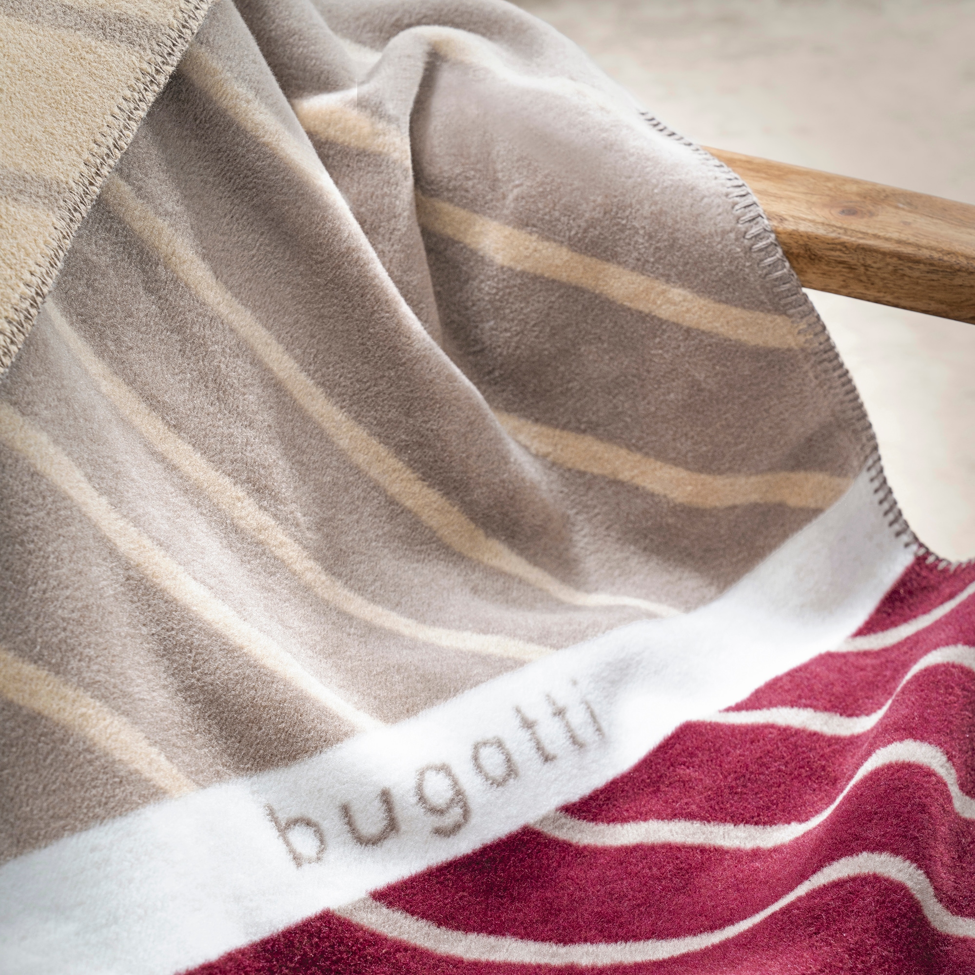 bugatti Wohndecke »bugatti« mit edlem Logo