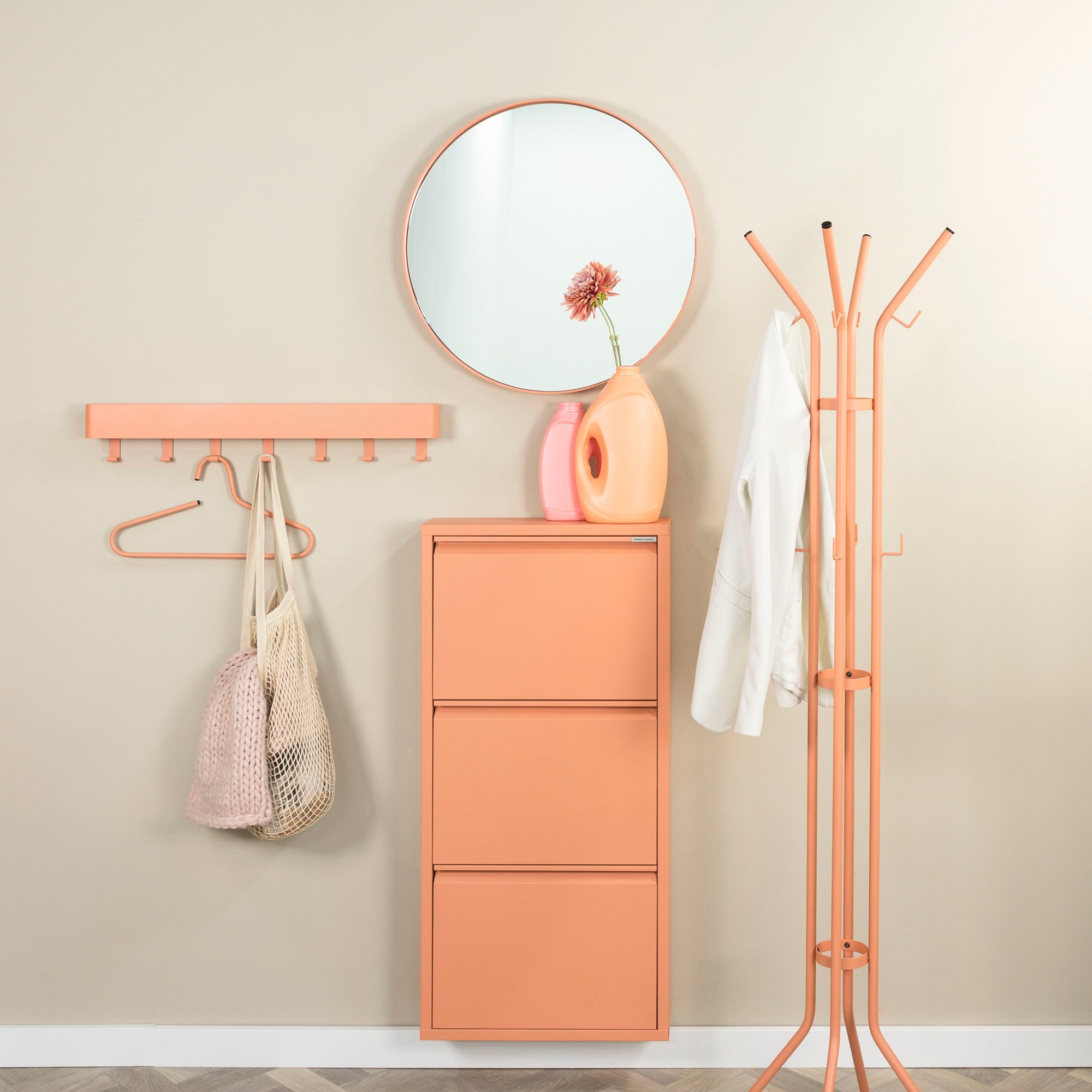 Spinder Design "Jessy" Platzsparender Garderobenständer aus Stahl, 8 Haken & Schirmständer