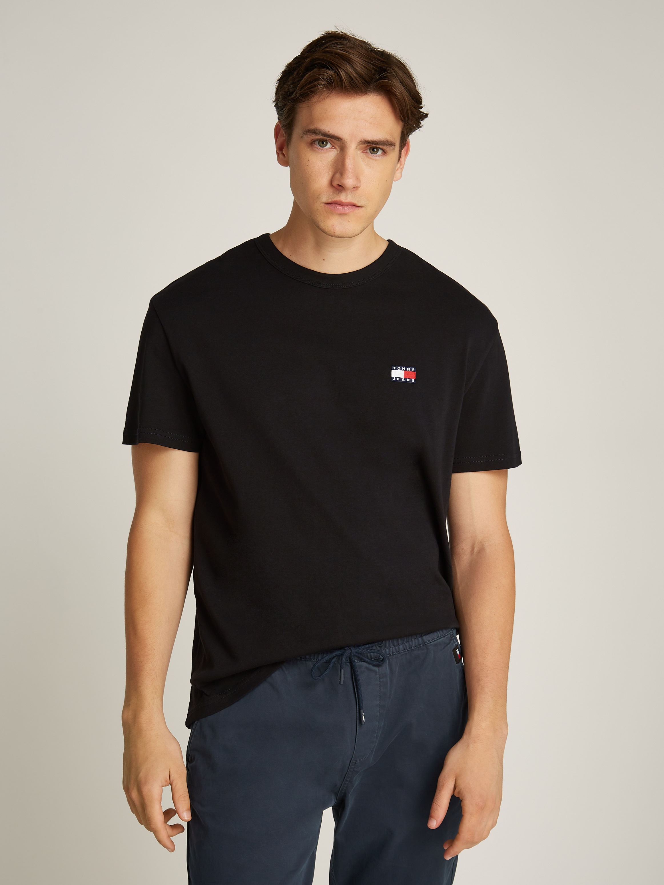Tommy Jeans "TJM REG BADGE TEE EXT" mit Logostickerei günstig online kaufen