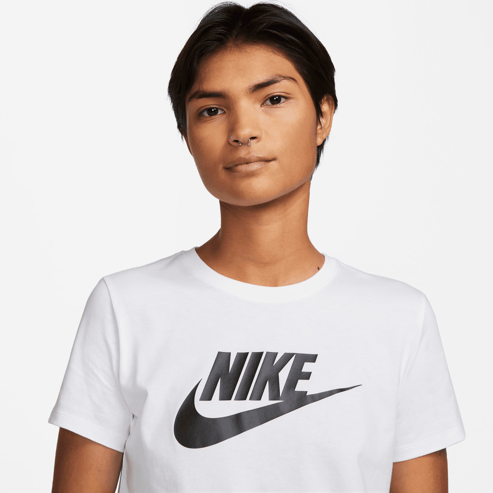 Nike Sportswear T-Shirt »ESSENTIALS WOMEN'S LOGO T-SHIRT«