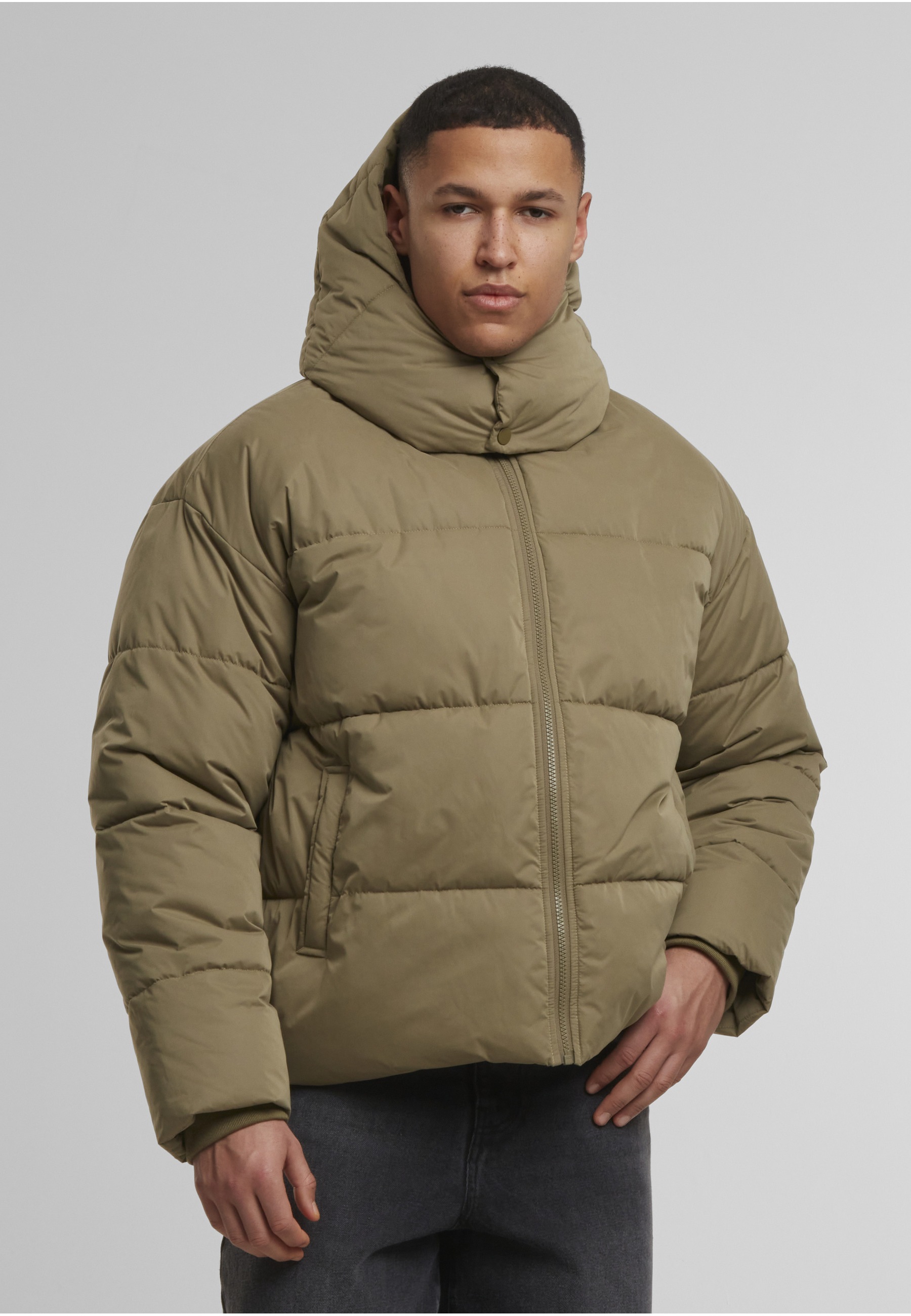 URBAN CLASSICS Winterjacke »Urban Classics Puffer Jacket With Flap Hood« 1 Stk. tlg. mit Kapuze