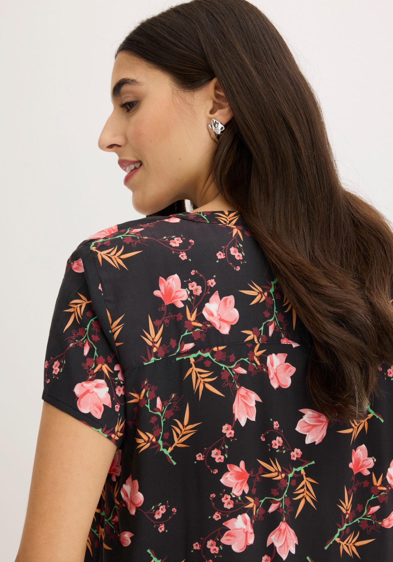 bonprix Kurzarmbluse Regular Fit, für Businessmode, aus Viskose, feminin gestaltet