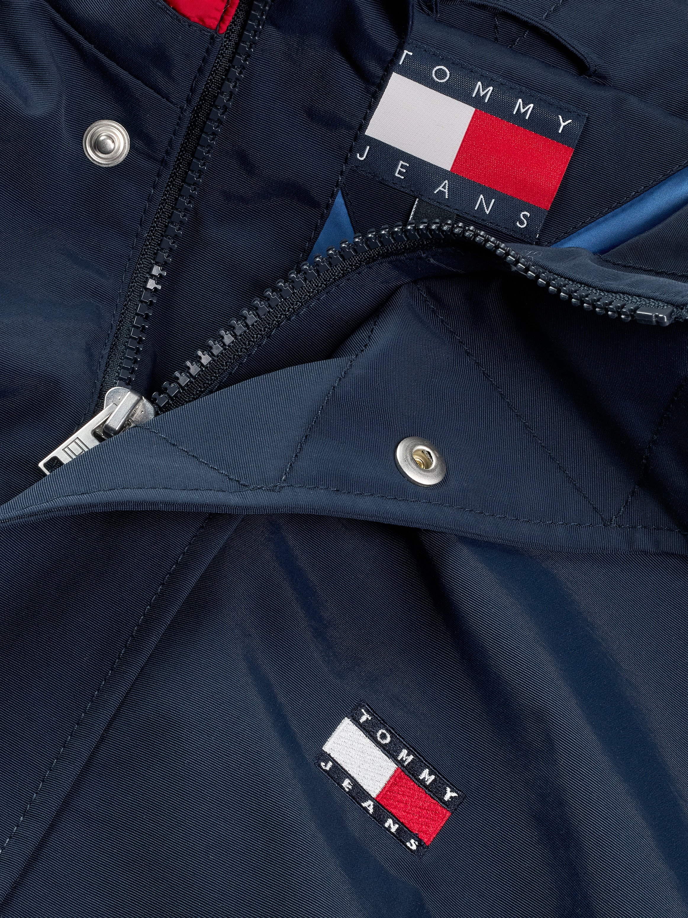 Tommy Jeans Allwetterjacke »TJM DNA COLLAR ESS JACKET«, ohne Kapuze, Mit Rundhalsausschnitt