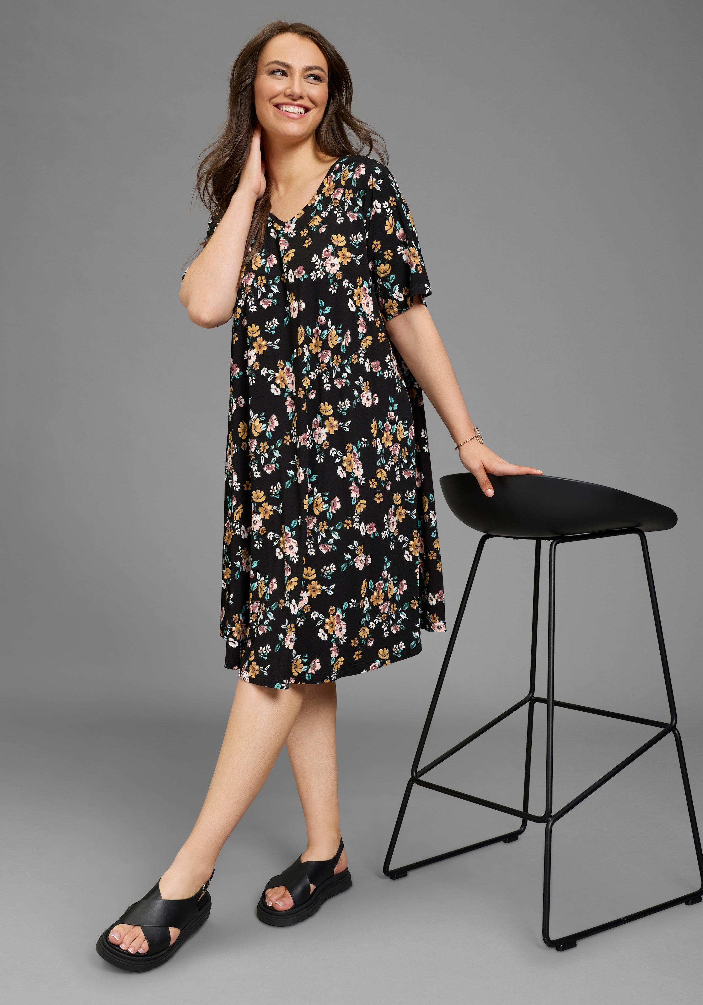 Laura Scott CURVE Jerseykleid in geblümter Optik, für vielseitige Alltagsmomente, A-Linie Passform