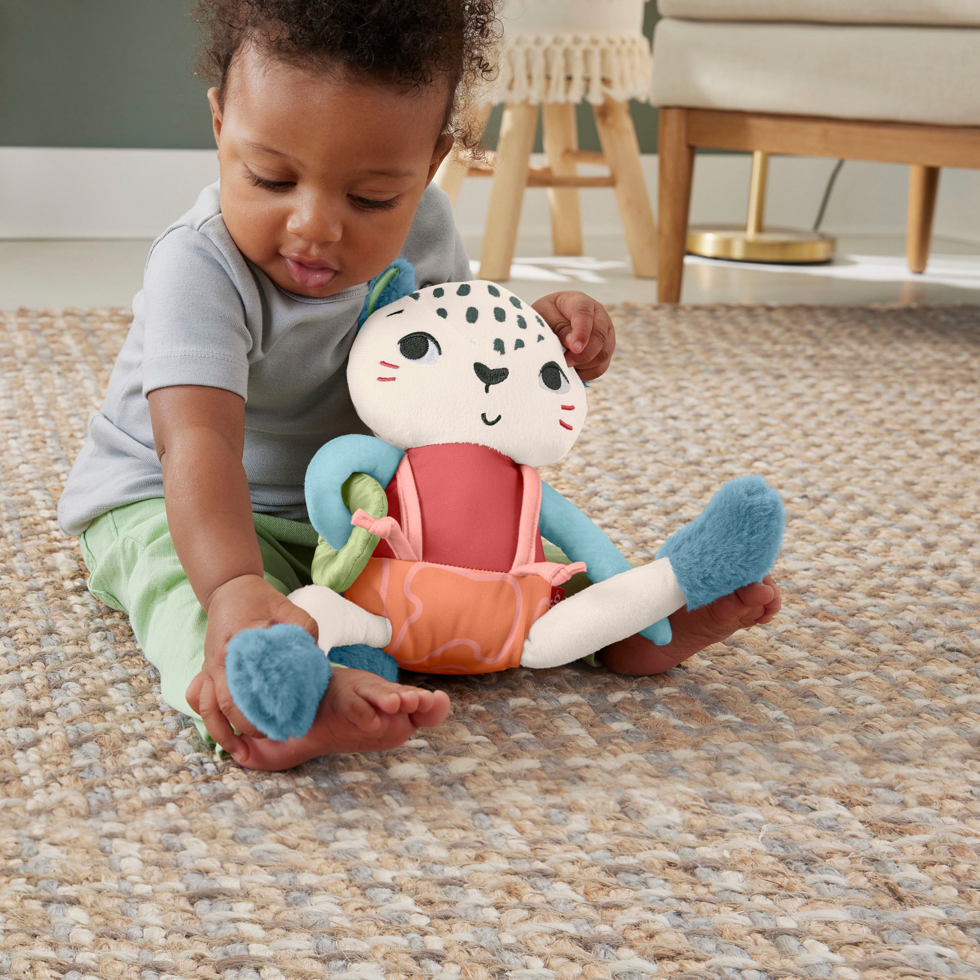 Fisher-Price® Kuscheltier »Planet Friends, Schneeleopard«, zum Teil aus recycelten Material