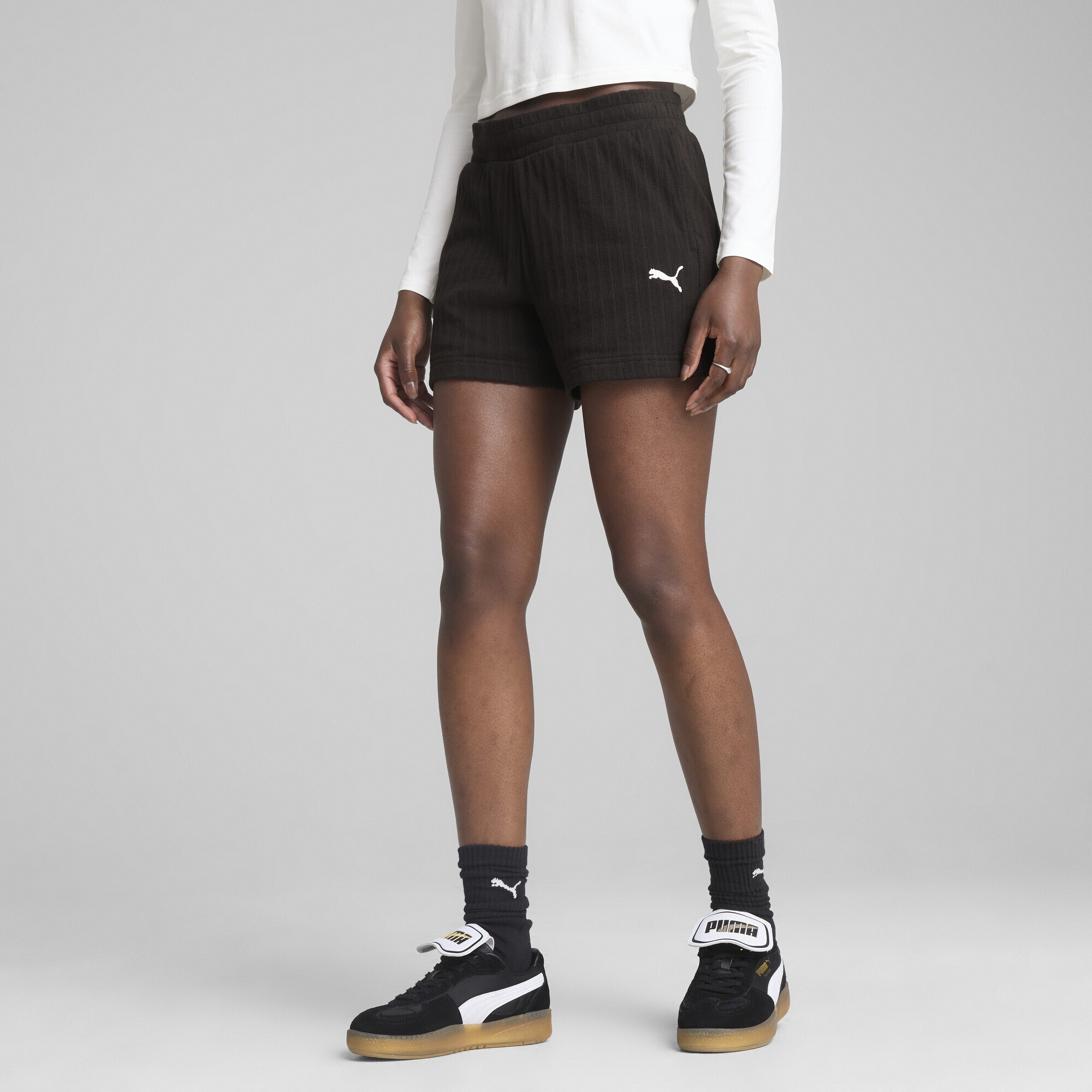 PUMA Sporthose »WARDROBE ESS 4" Pointelle-Shorts Damen«