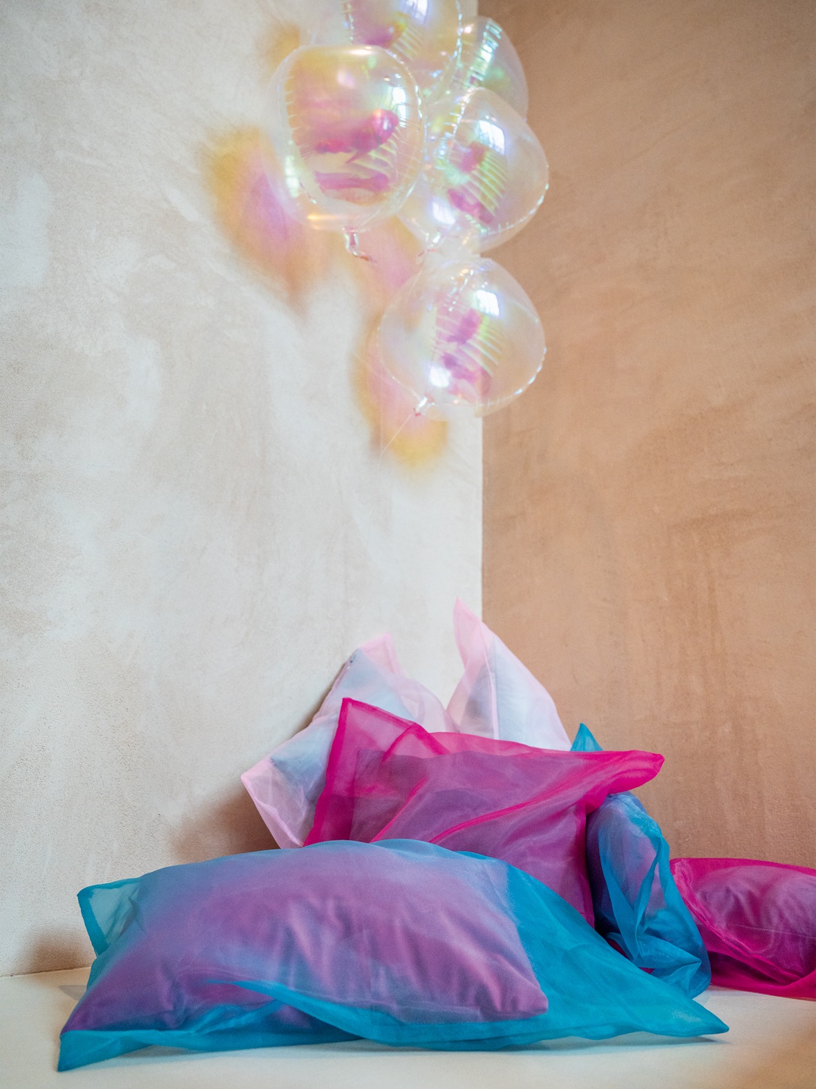 PAD Dekokissen "CHANGEANT" feiner, fast schwebender Stoff günstig online kaufen