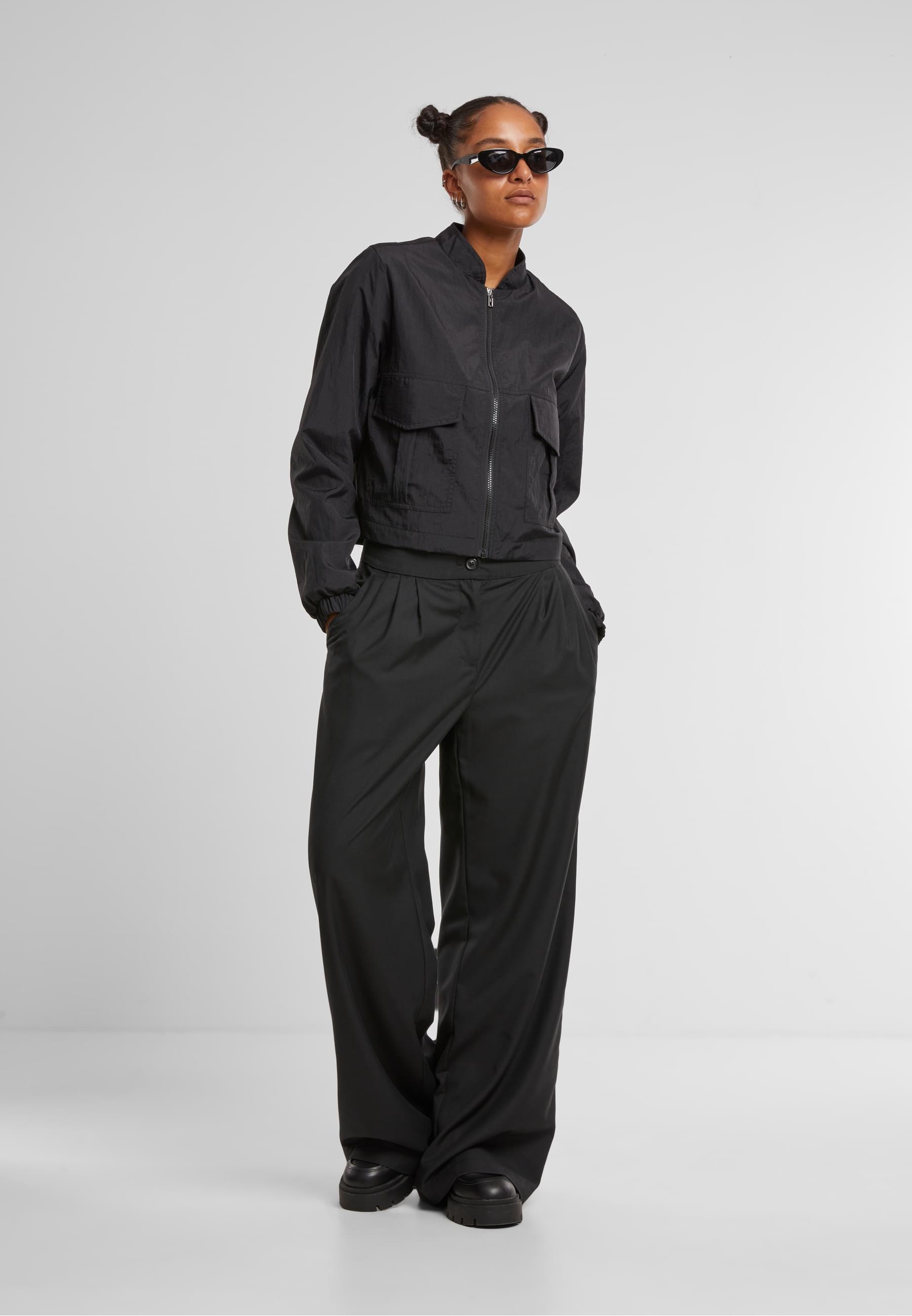 URBAN CLASSICS Windbreaker »Urban Classics Ladies Short Crinkle Jacket«, (1 St.), mit Kapuze