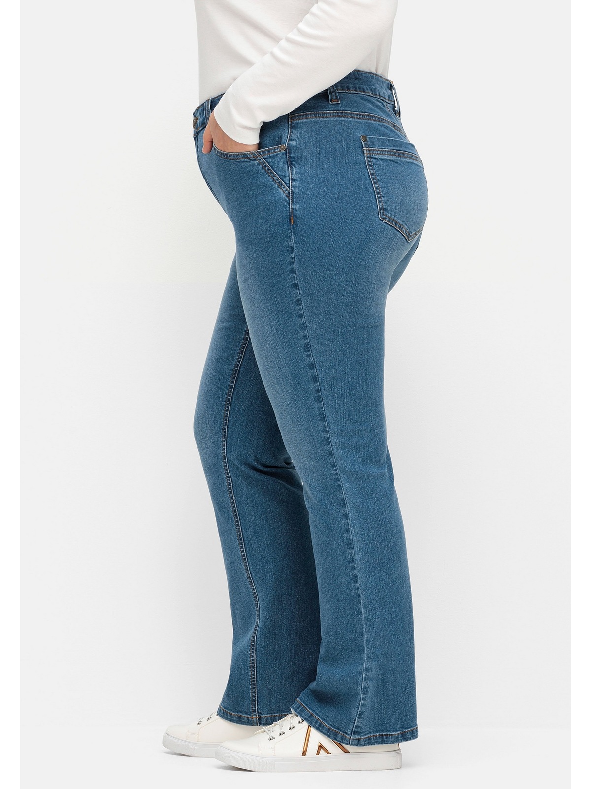 für Beinen BAUR Größen«, | Bootcut-Jeans SUSANNE »Große bei Sheego ideal schmalen Bauch viel und bestellen